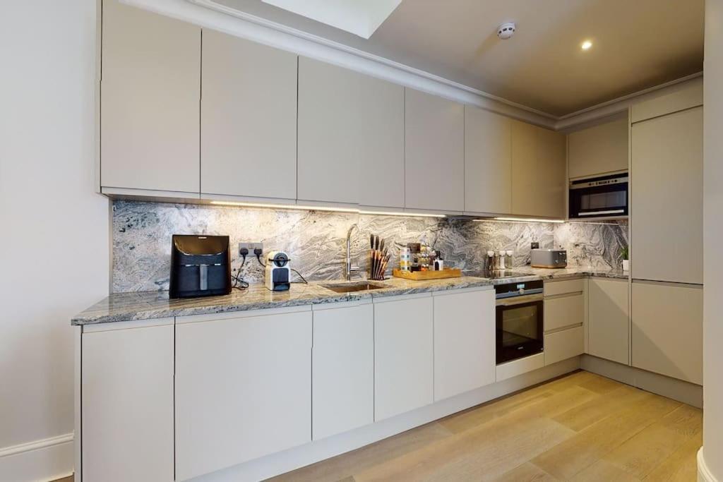 Amazing Newly Refurbished Mews House In W1 Appartement