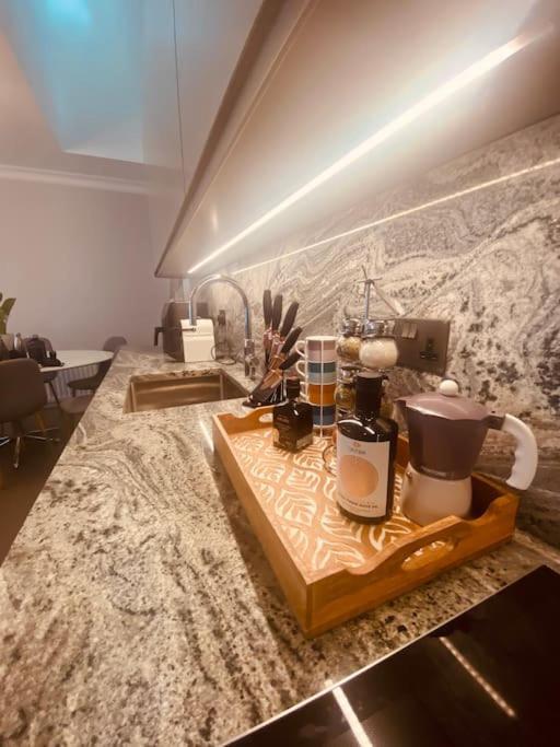 Amazing Newly Refurbished Mews House In W1 *