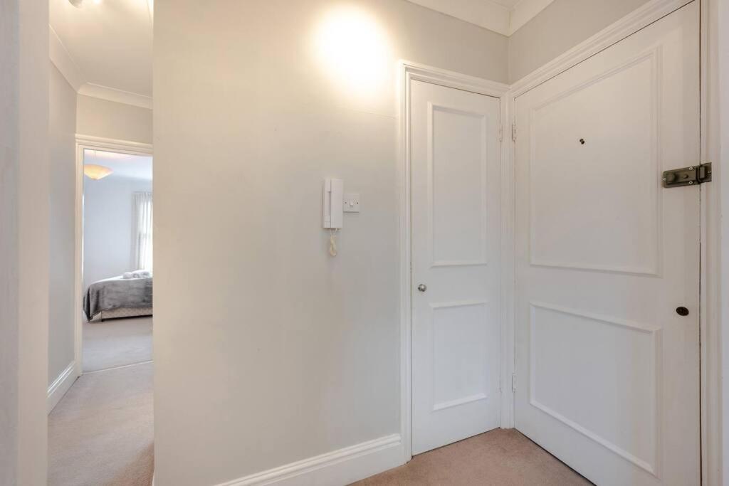 Cosy 2 Bed In Kensington Olympia Apartment *