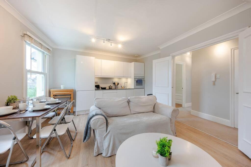 Cosy 2 Bed In Kensington Olympia Apartment London