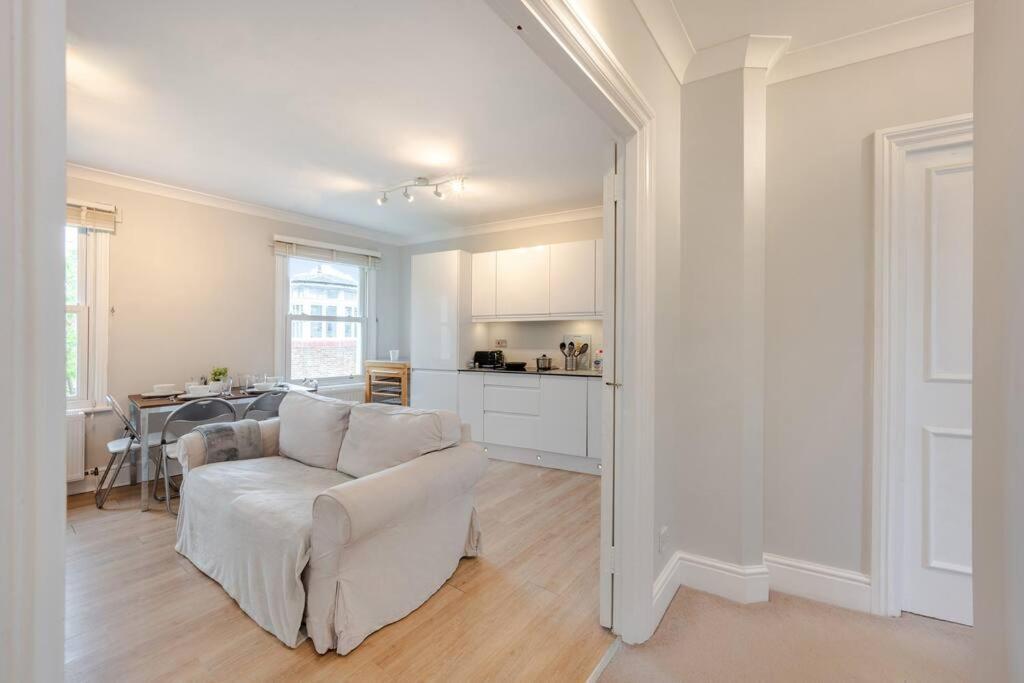 Cosy 2 Bed In Kensington Olympia London
