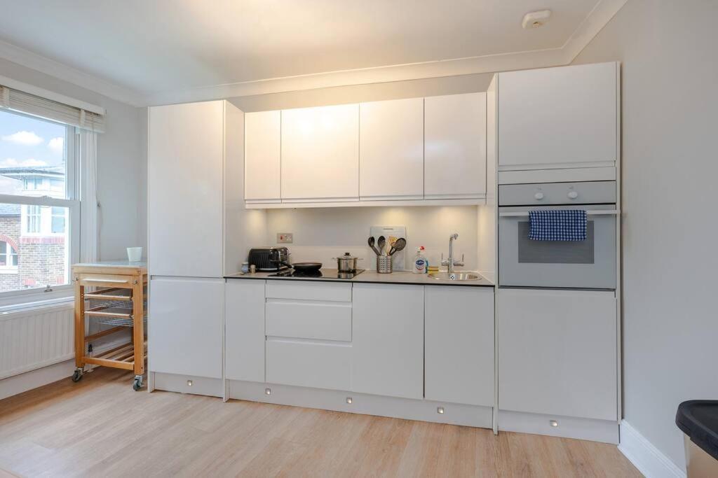 Cosy 2 Bed In Kensington Olympia Apartment