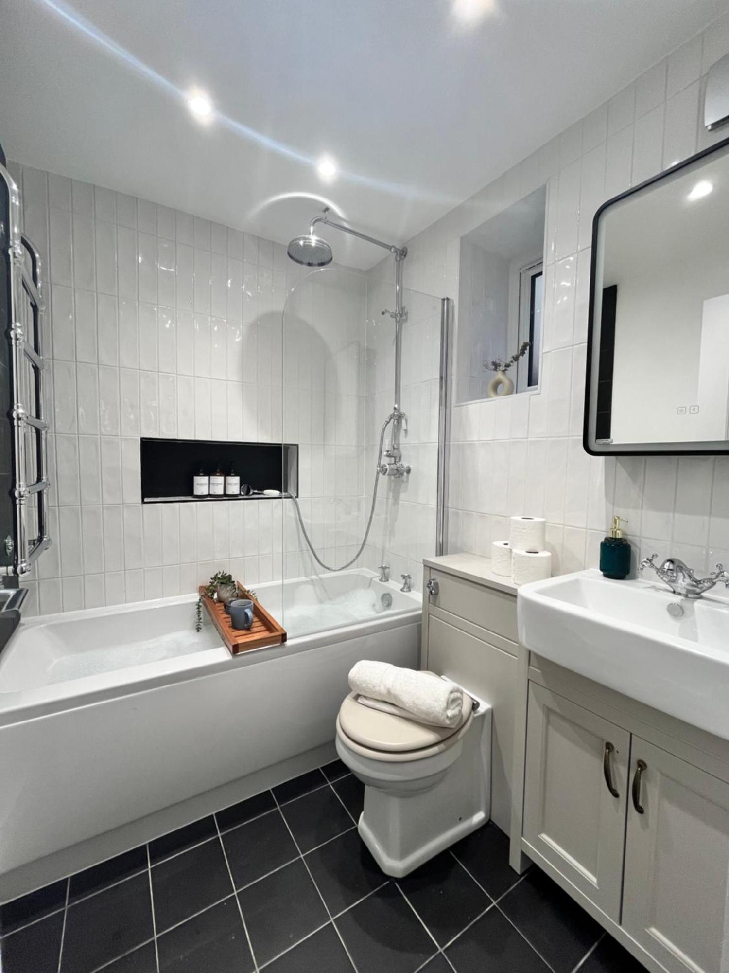 Cozy And Peaceful Apartment With Terrace In Hackney * Londen