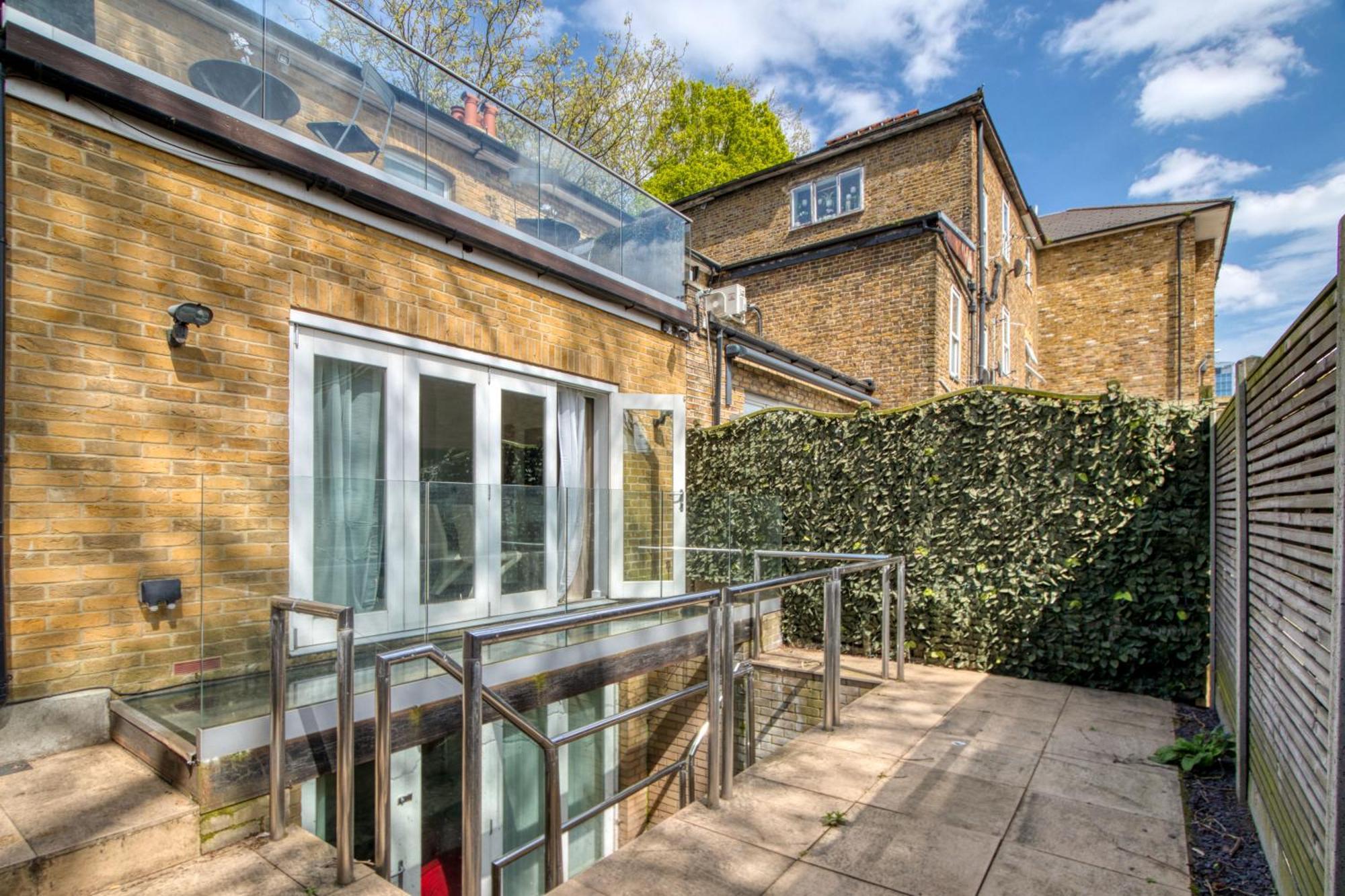 4 Bedroom House In Chiswick- Elegance & Serenity Apartment