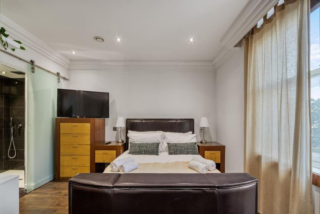 Lejlighed 4 Bedroom House In Chiswick- Elegance & Serenity *