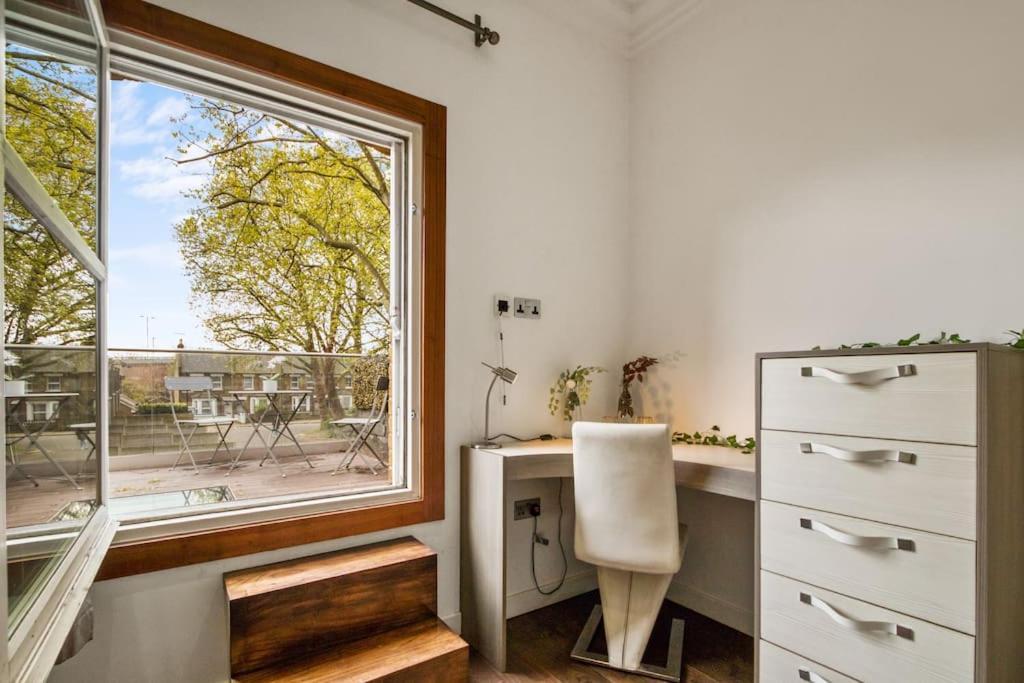Lejlighed 4 Bedroom House In Chiswick- Elegance & Serenity