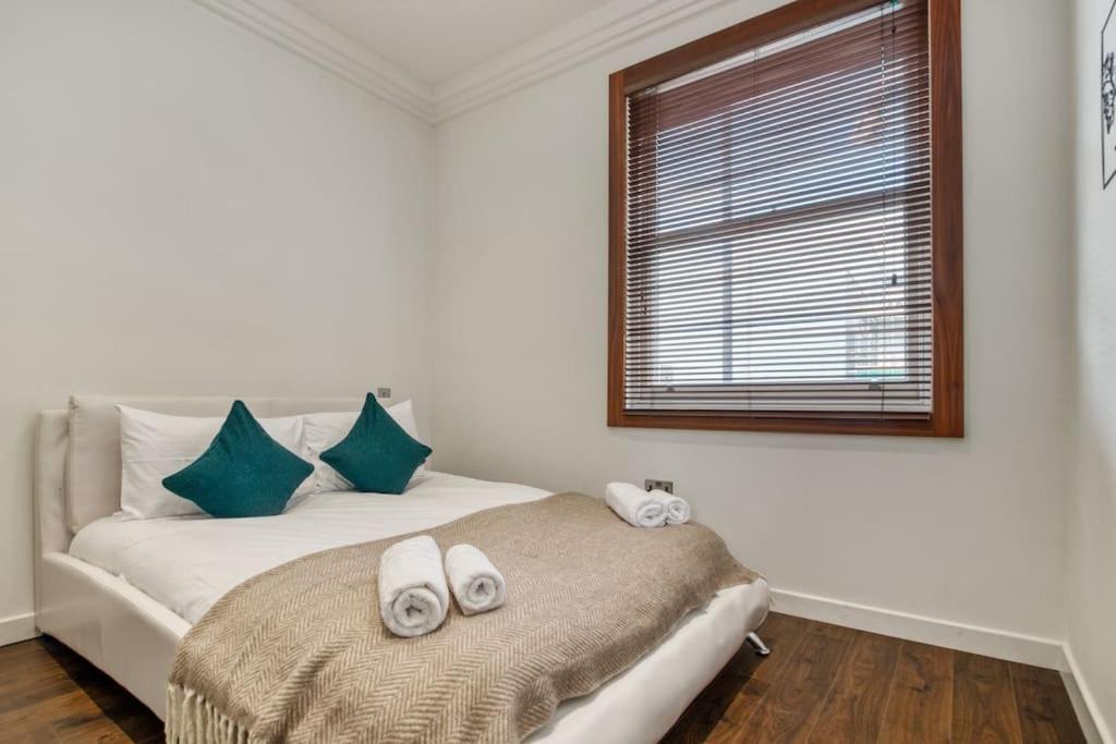 Lejlighed 4 Bedroom House In Chiswick- Elegance & Serenity *