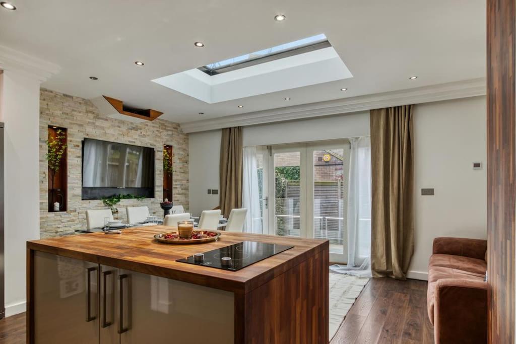 4 Bedroom House In Chiswick- Elegance & Serenity Lejlighed London