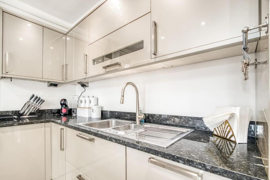 4 Bedroom House In Chiswick- Elegance & Serenity Lejlighed London