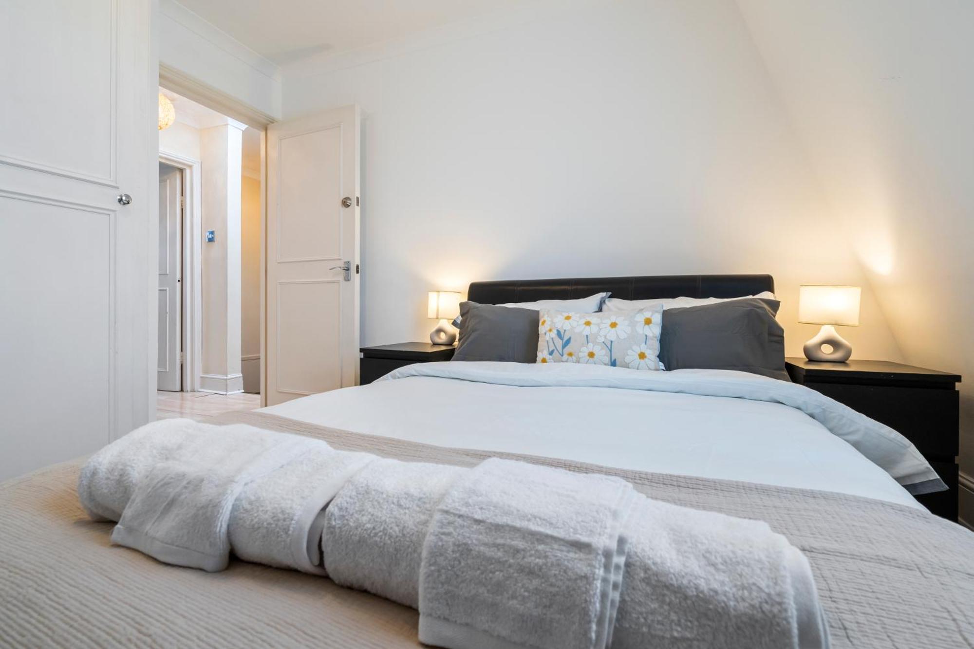 Maida Vale 2 Bedroom Flat * London