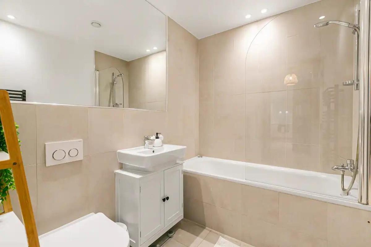 Appartement Luxury Flat With View Battersea Pass The Keys Londen