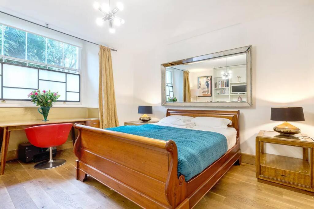 Eclectic Family In The Heart Of Notting Hill Londra