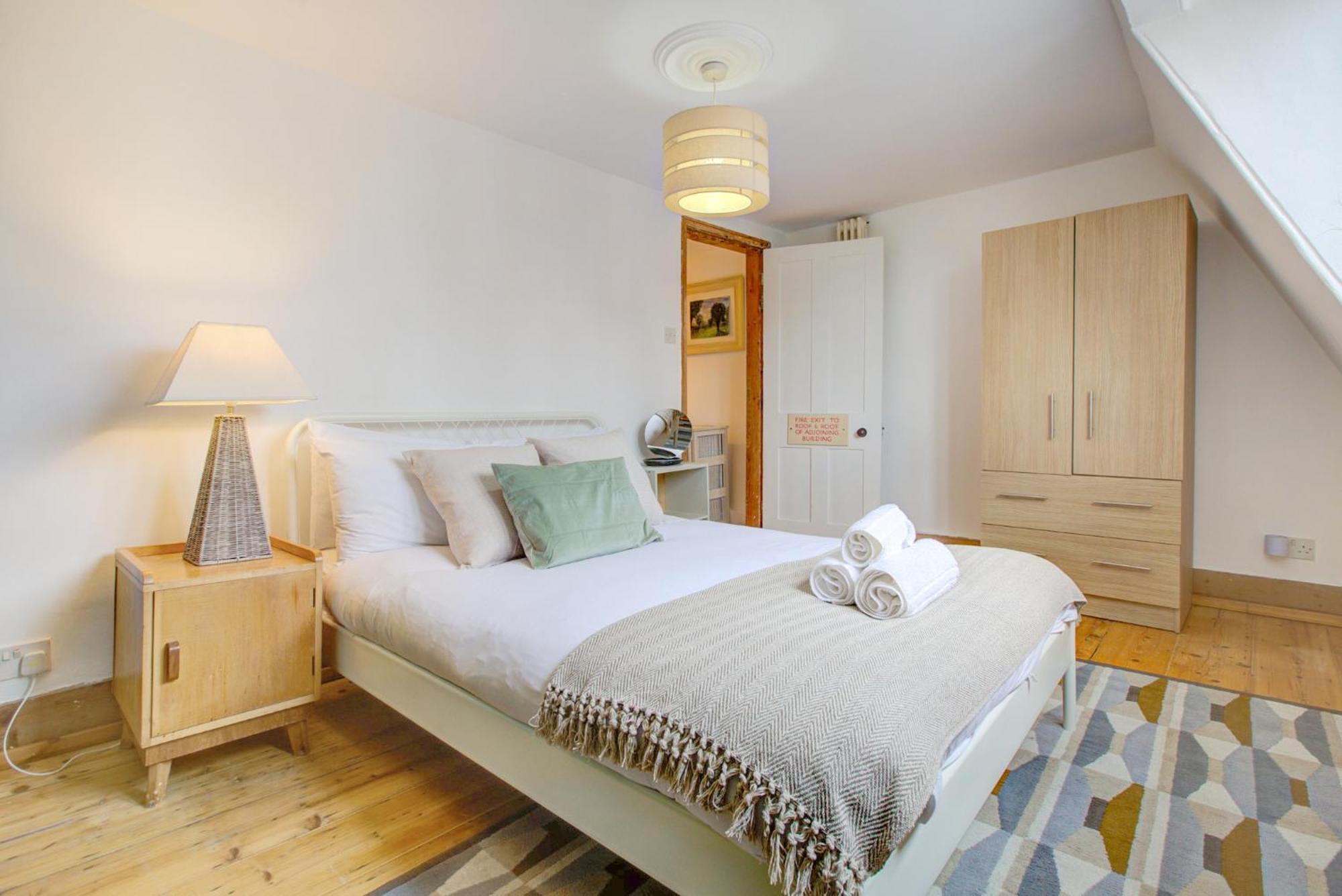 Elegant Georgian 3 Bedroom Townhouse In The Heart Of Ideal For Families And Large Group Bookings Appartement
