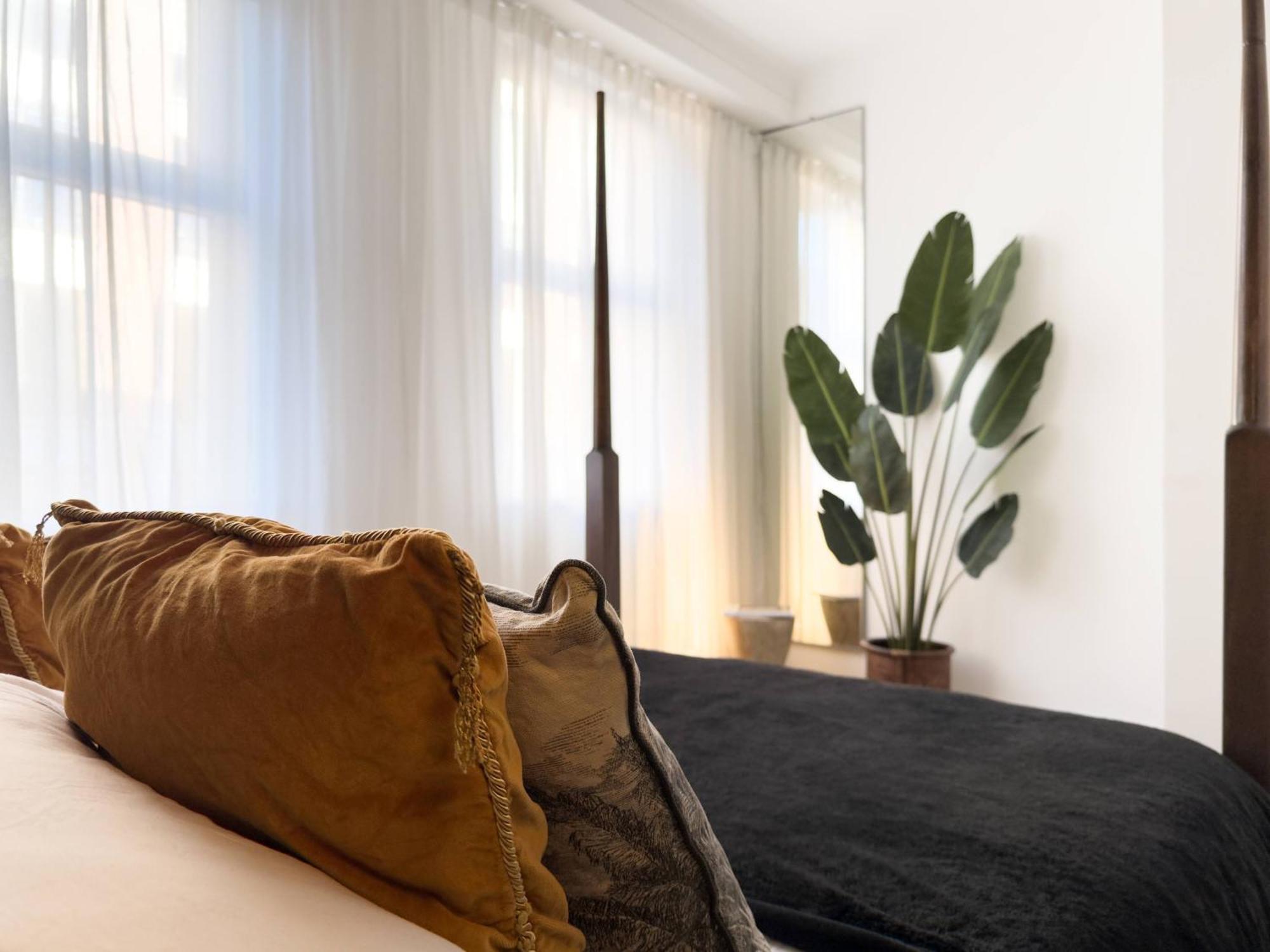 Lejlighed Tranquil Oasis W 100inch Cinema & Hammock, By The Design Traveller London