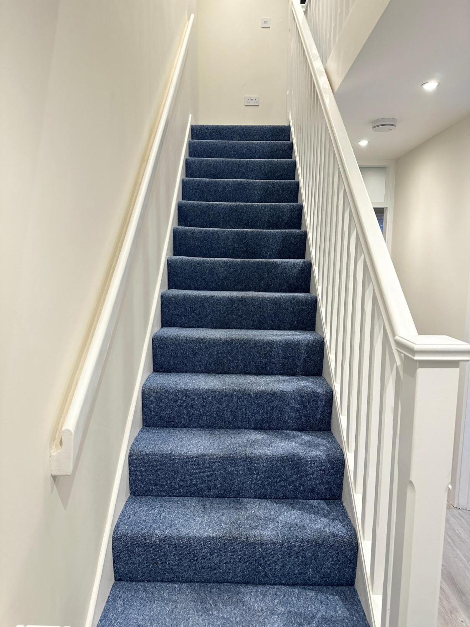Newly Renovated Bedrooms Near Train And Bus Station Londen