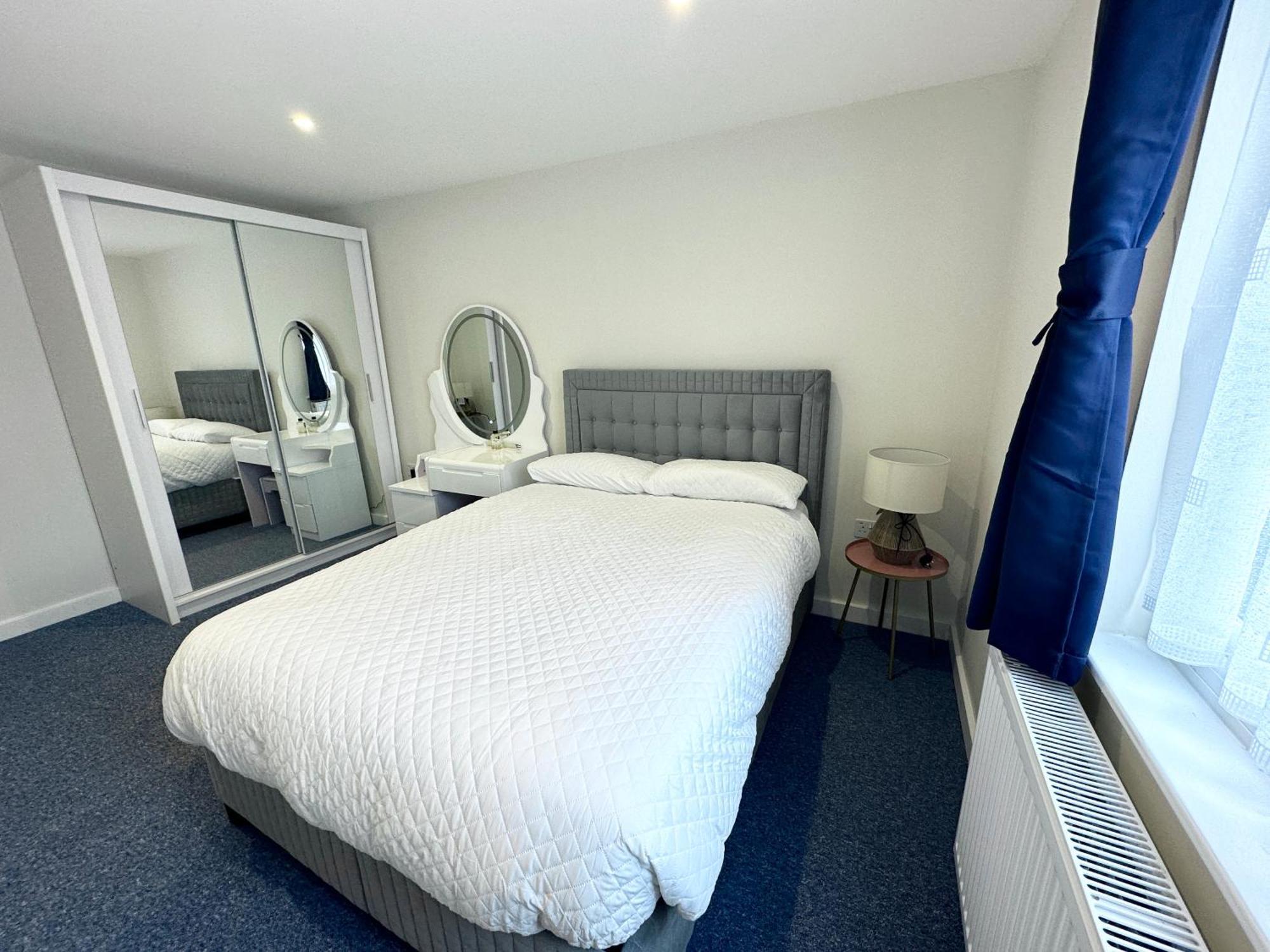Newly Renovated Bedrooms Near Train And Bus Station Appartement