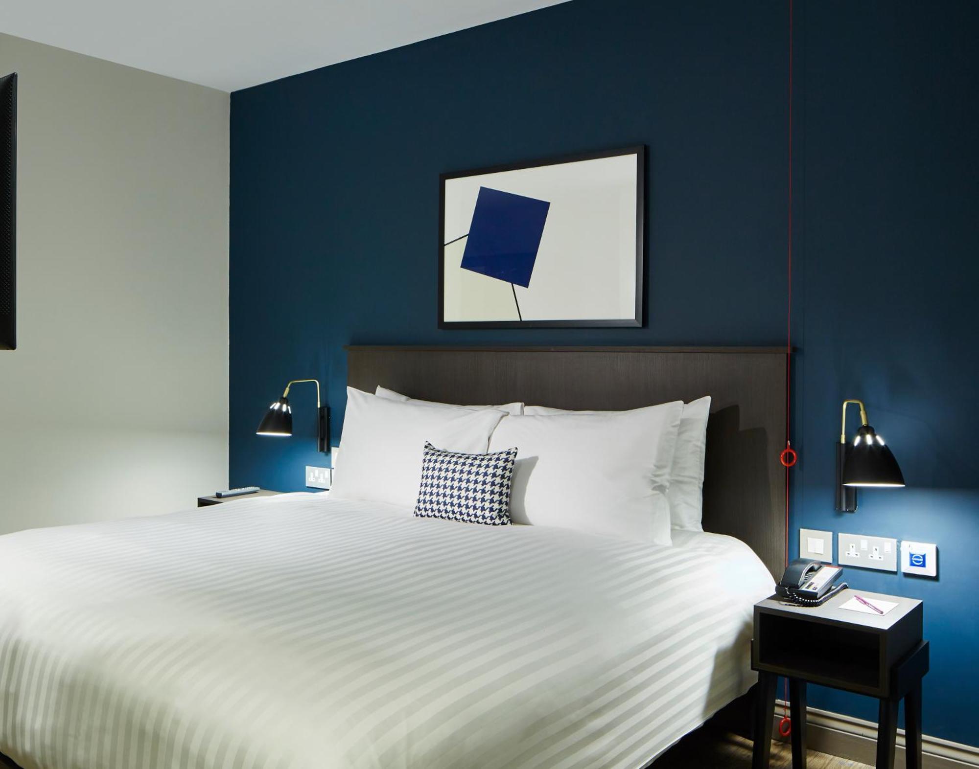 By Marriott Bridge Hotel