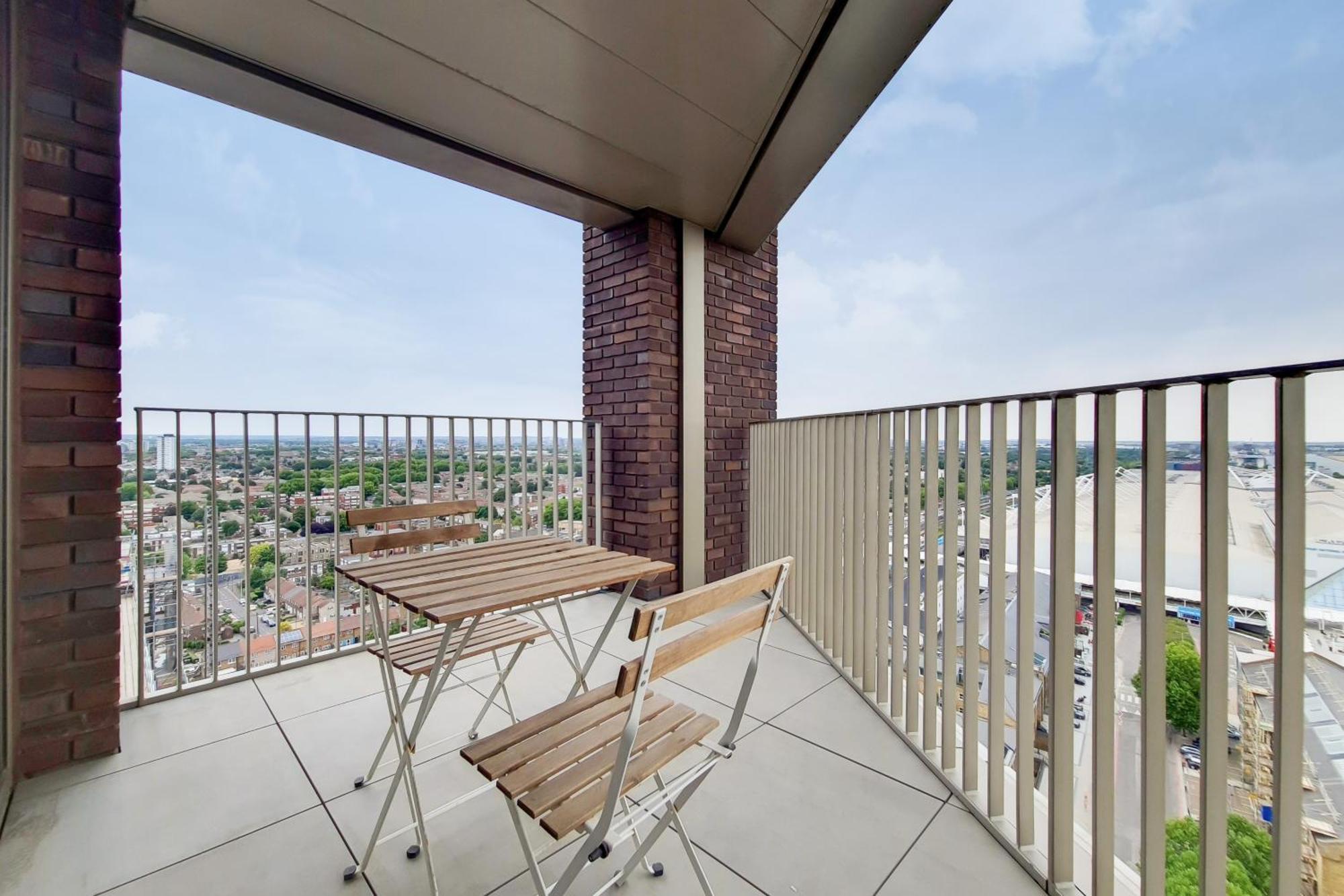 Deluxe Three Bedroom By Excel London