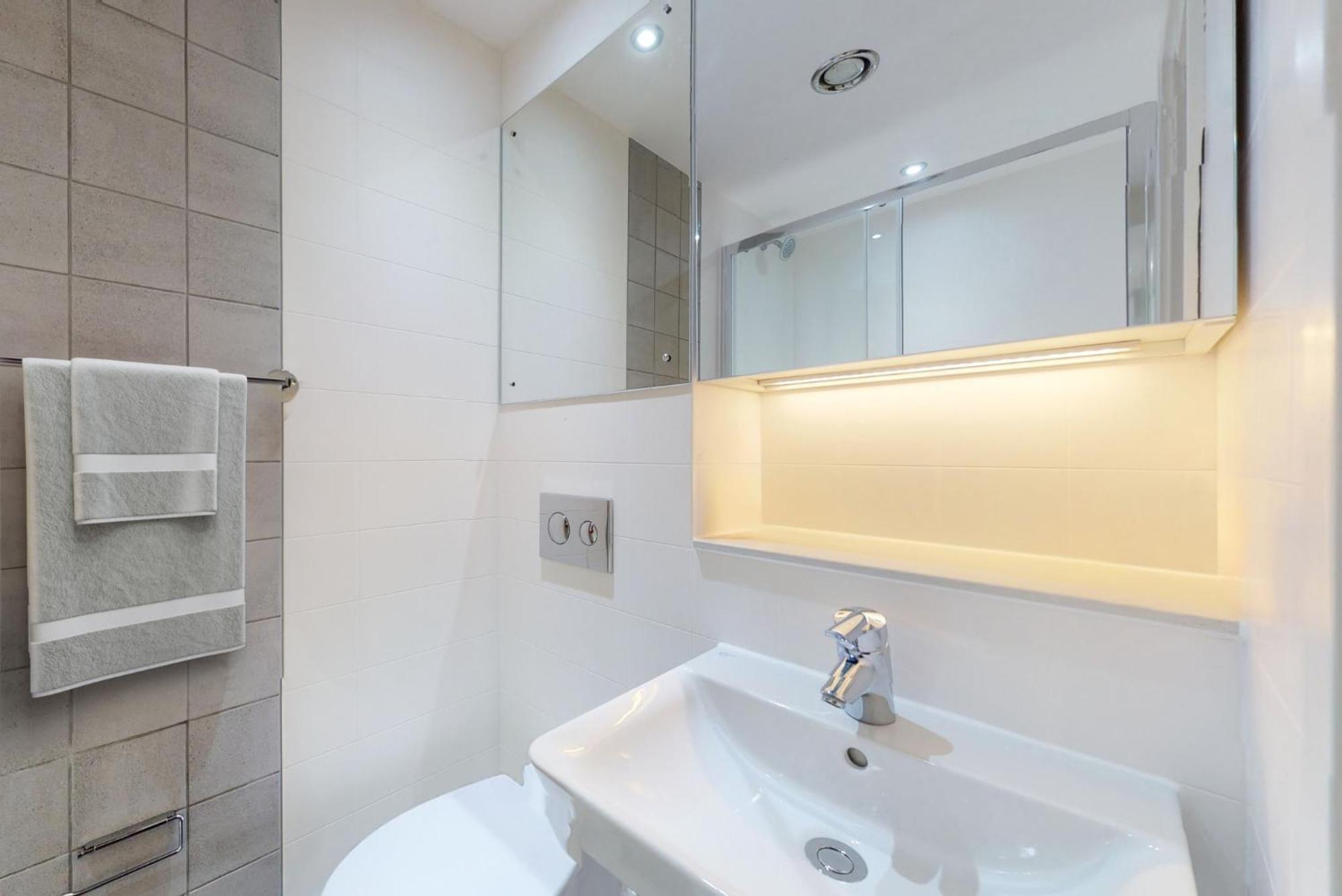 Leilighet And Ensuite Bedrooms With Shared Kitchen At Chapter Ealing Right Next To North Acton Tube Station