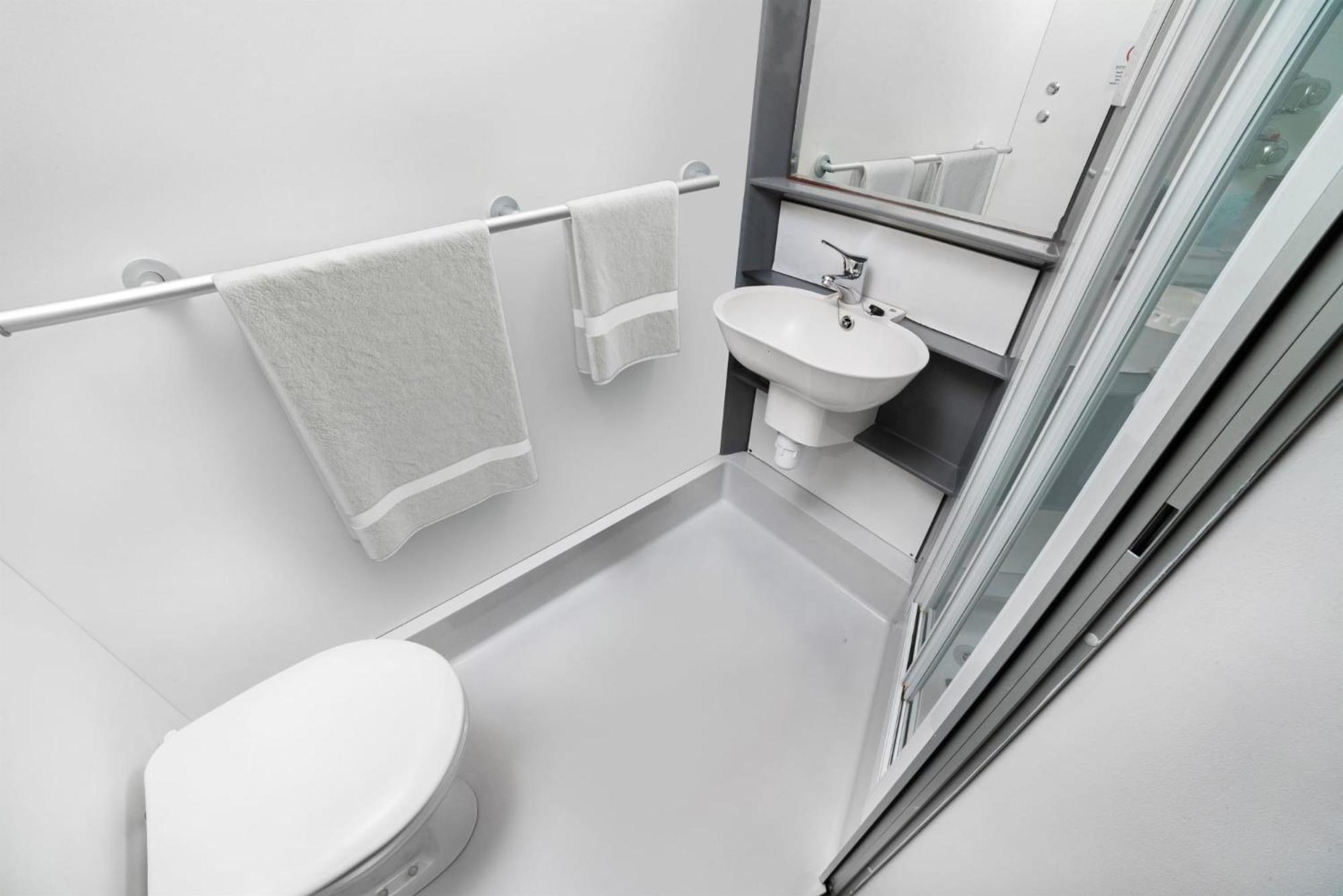 Leilighet And Ensuite Bedrooms With Shared Kitchen At Chapter Ealing Right Next To North Acton Tube Station *