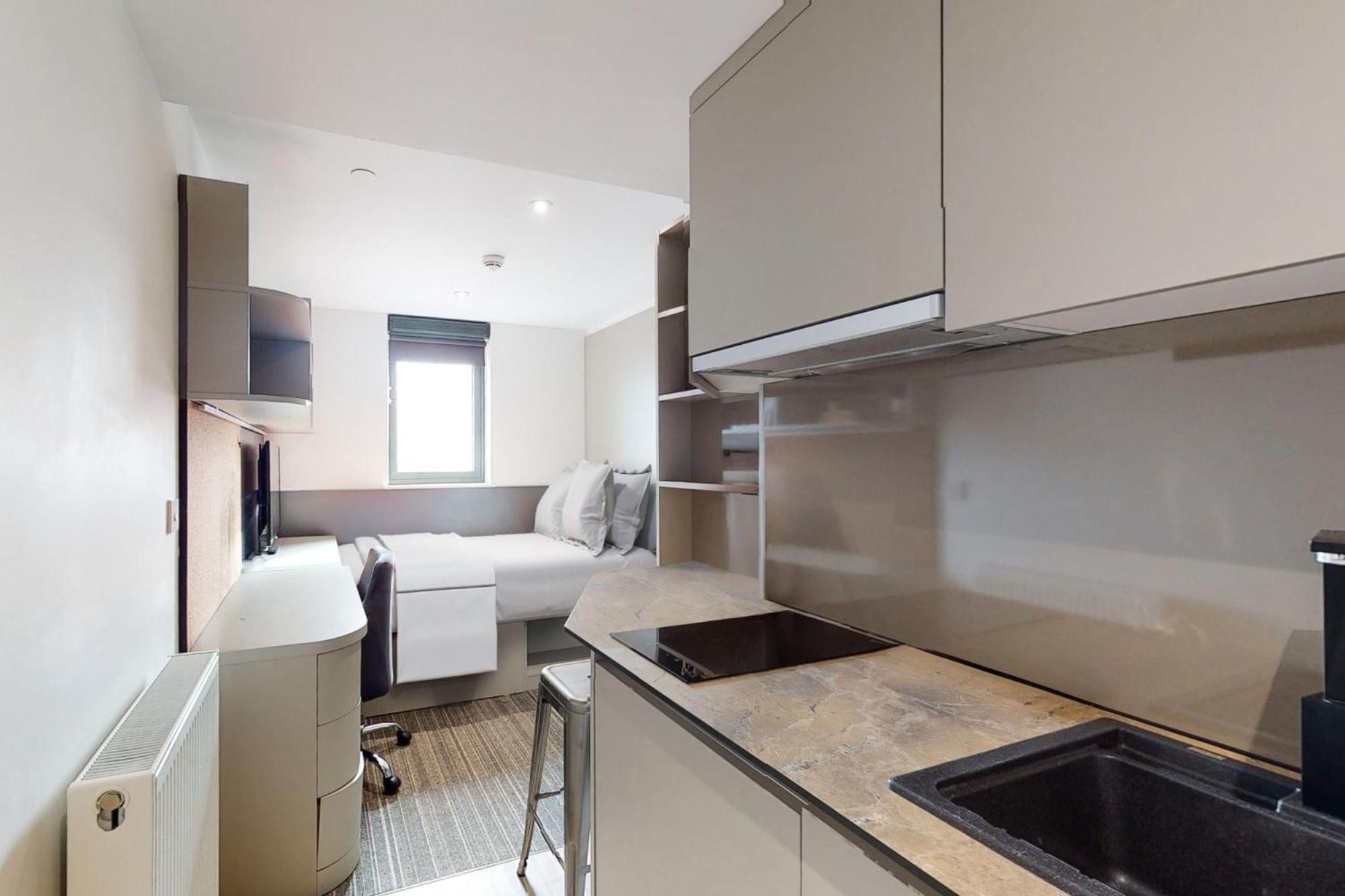 And Ensuite Bedrooms With Shared Kitchen At Chapter Ealing Right Next To North Acton Tube Station Leilighet