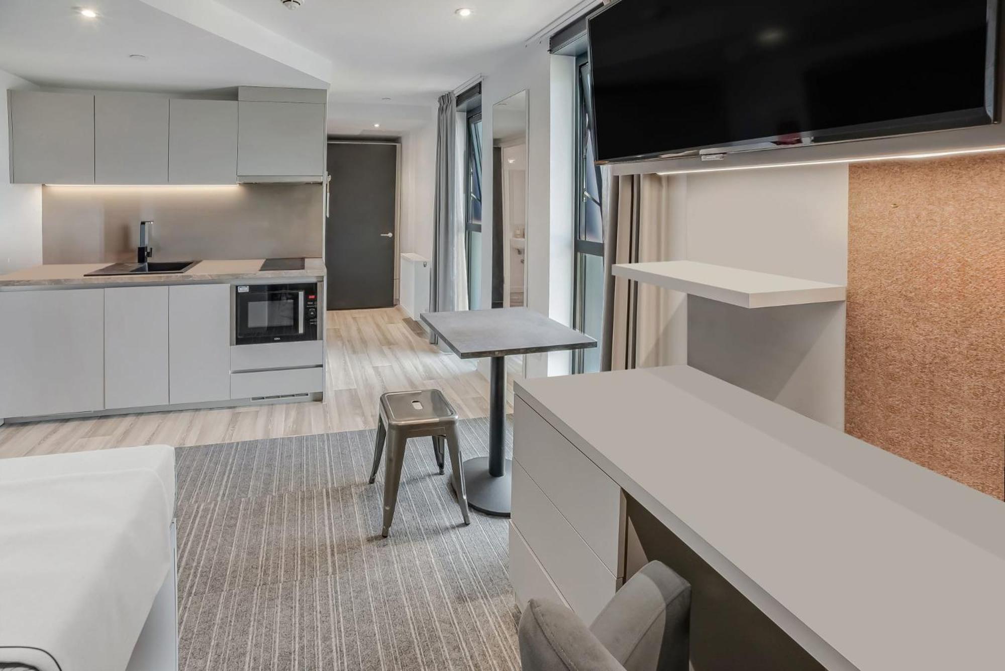And Ensuite Bedrooms With Shared Kitchen At Chapter Ealing Right Next To North Acton Tube Station Leilighet *