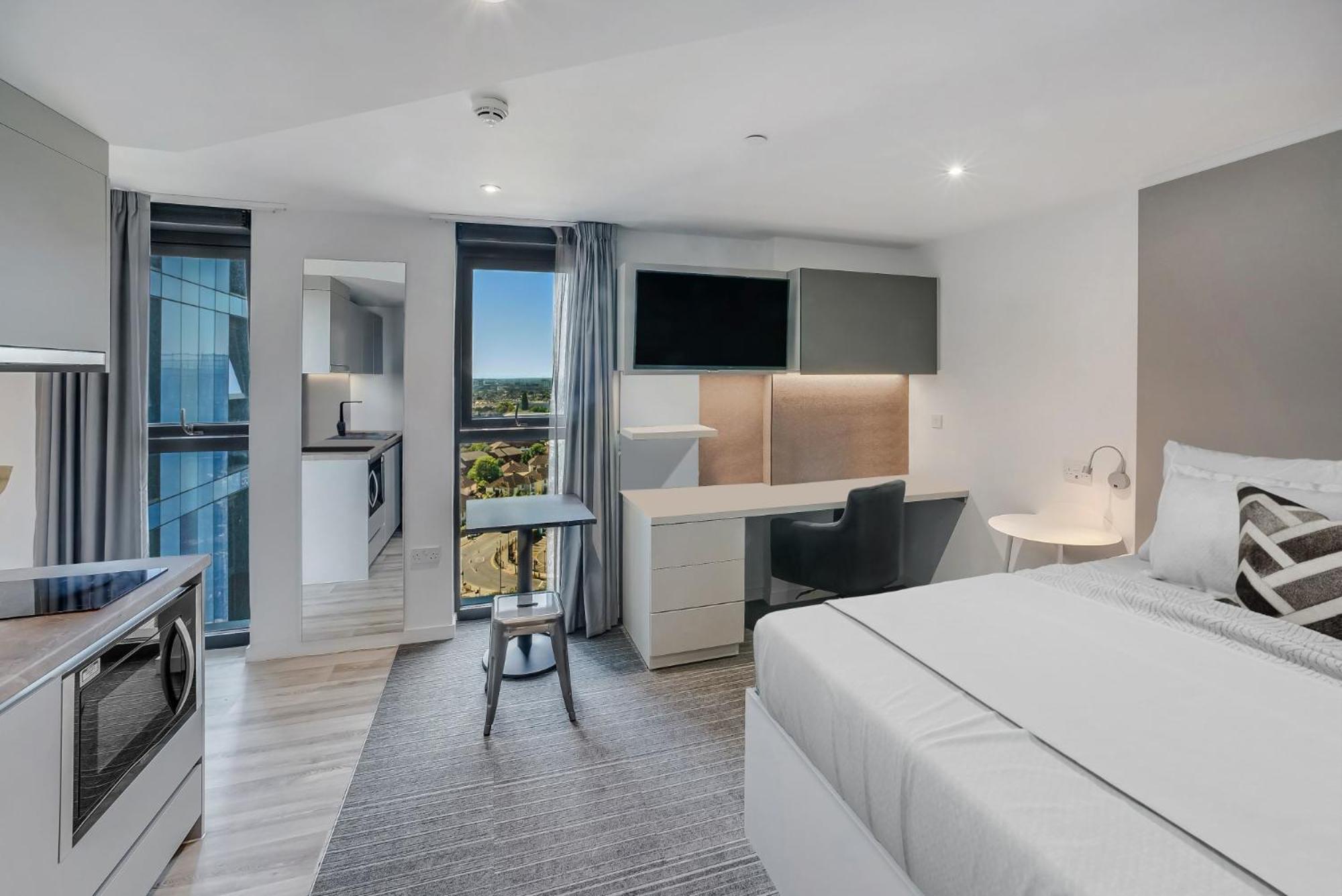 Leilighet And Ensuite Bedrooms With Shared Kitchen At Chapter Ealing Right Next To North Acton Tube Station London
