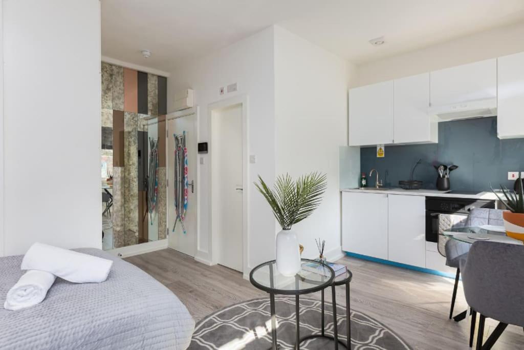 Apt, 8 Min Walk From Tube 3 Appartement Londen