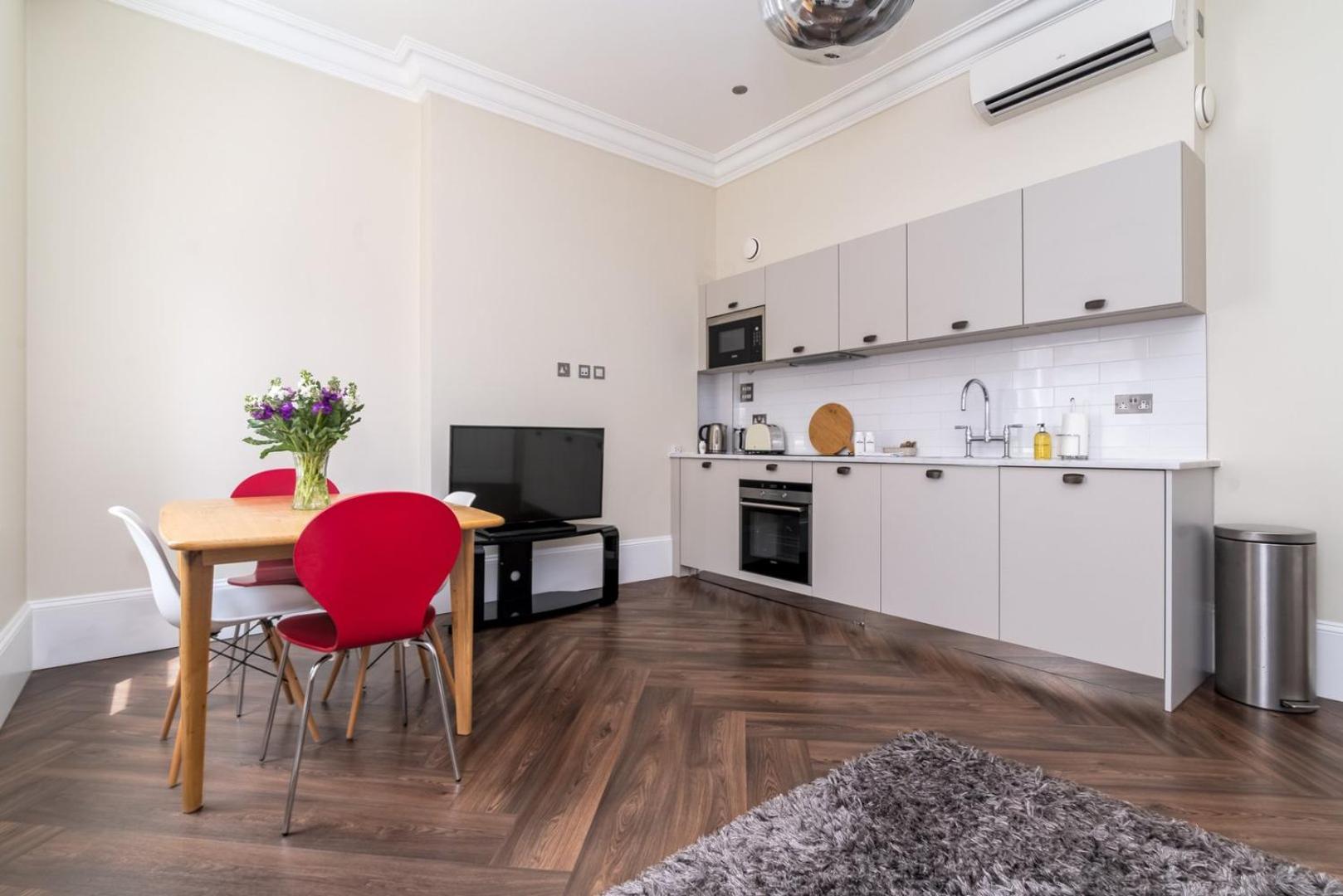 1br Gem In The Heart Of Covent Garden With Aircon * Londen