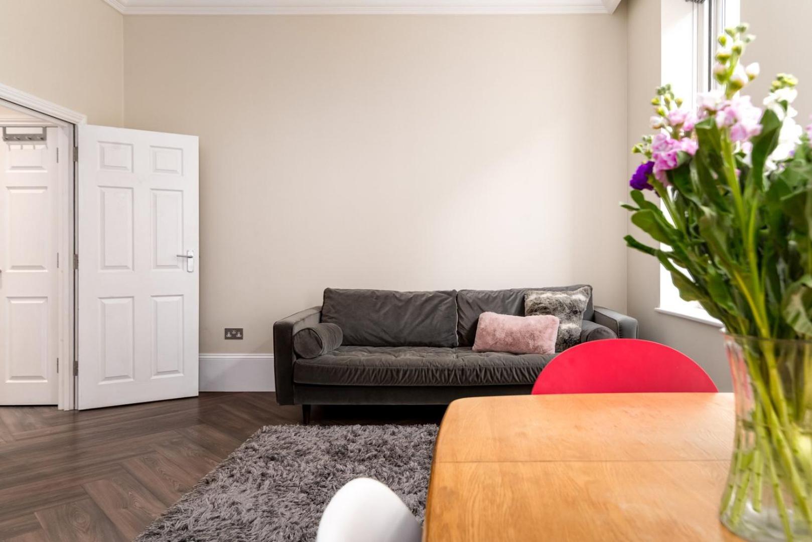 1br Gem In The Heart Of Covent Garden With Aircon Londen