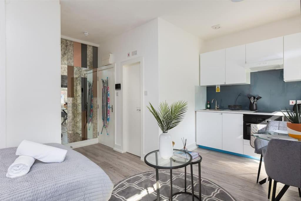 Appartement Apt, 8 Min Walk From Tube 3 *