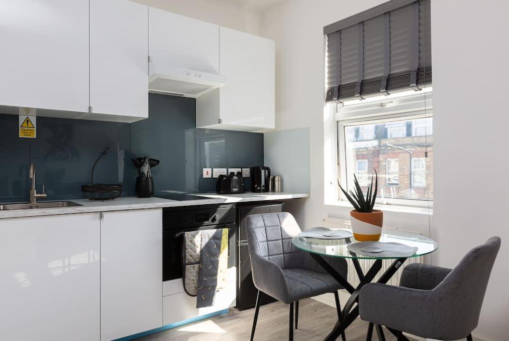 Appartement Apt, 8 Min Walk From Tube 3 *