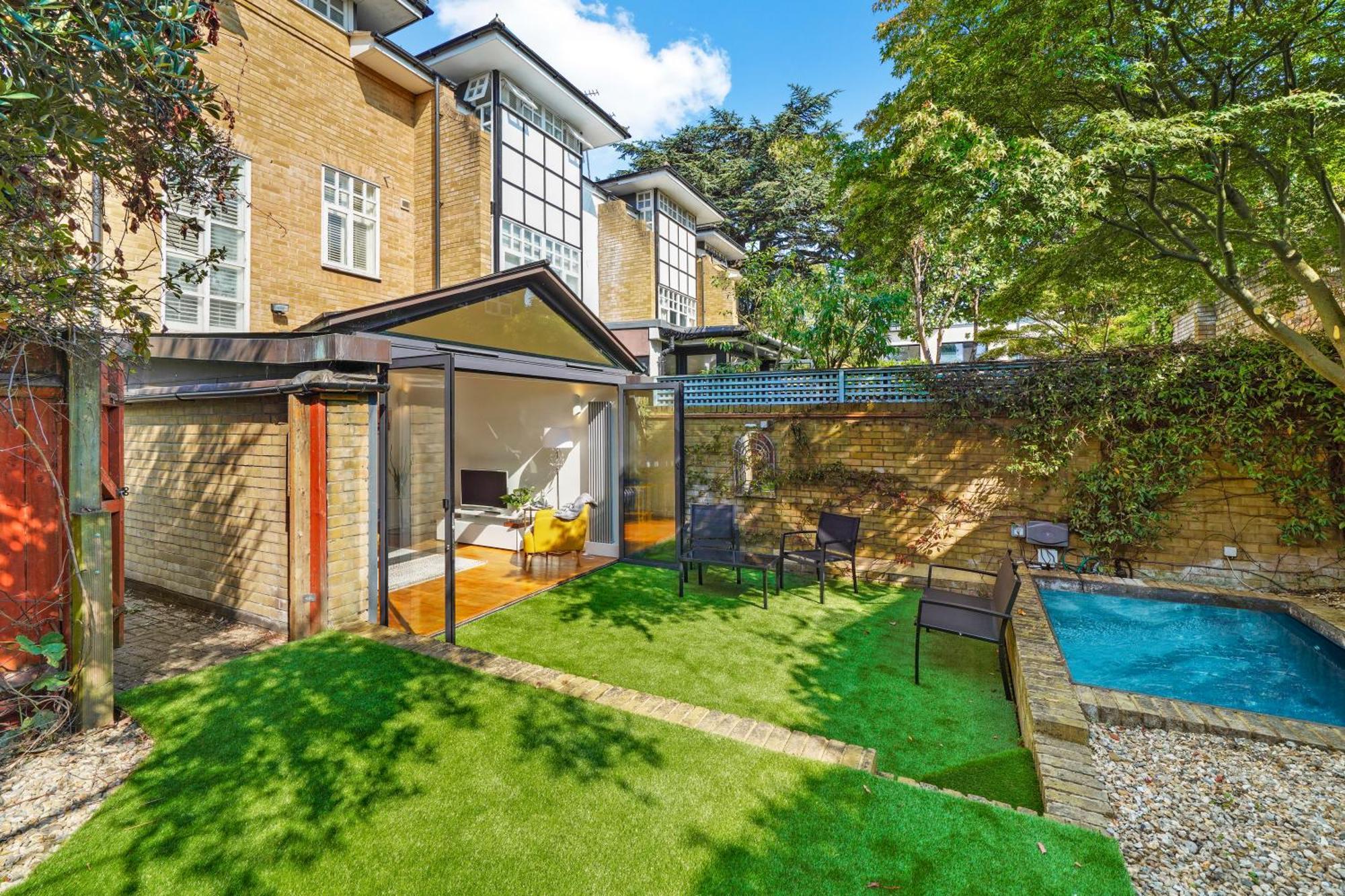 Clapham Common Mews: Refurbished 3-bedroom With Parking * London