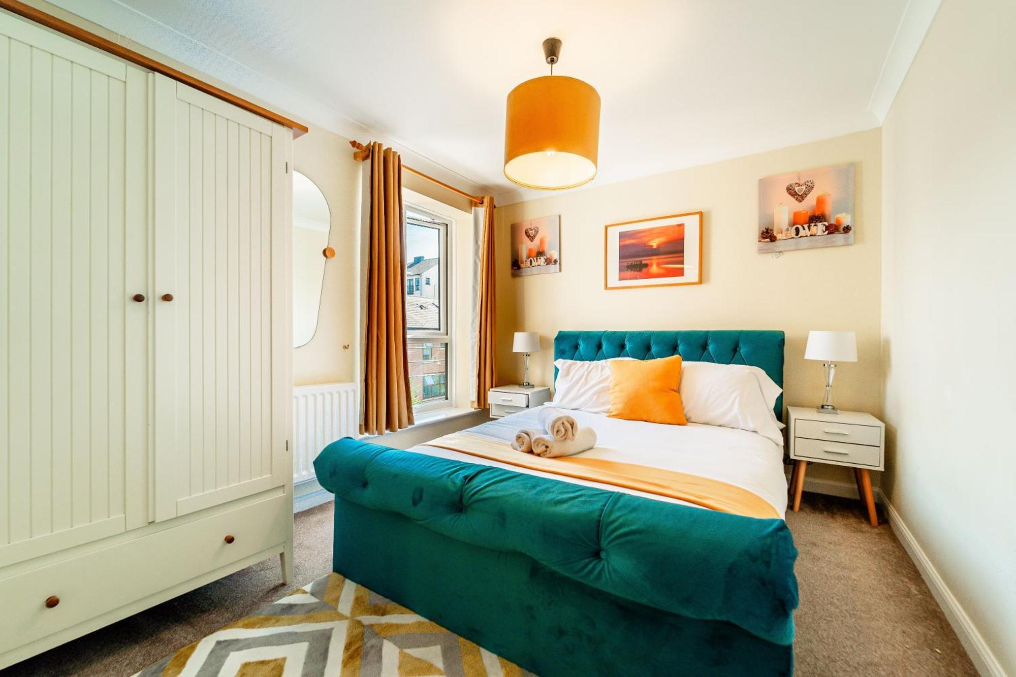 Luxury Riverview 2bed Apt- 5 Mins From Excel London, Canary Wharf, 02 Arena - Free Parking - Playstation 4 Provided Apartment London