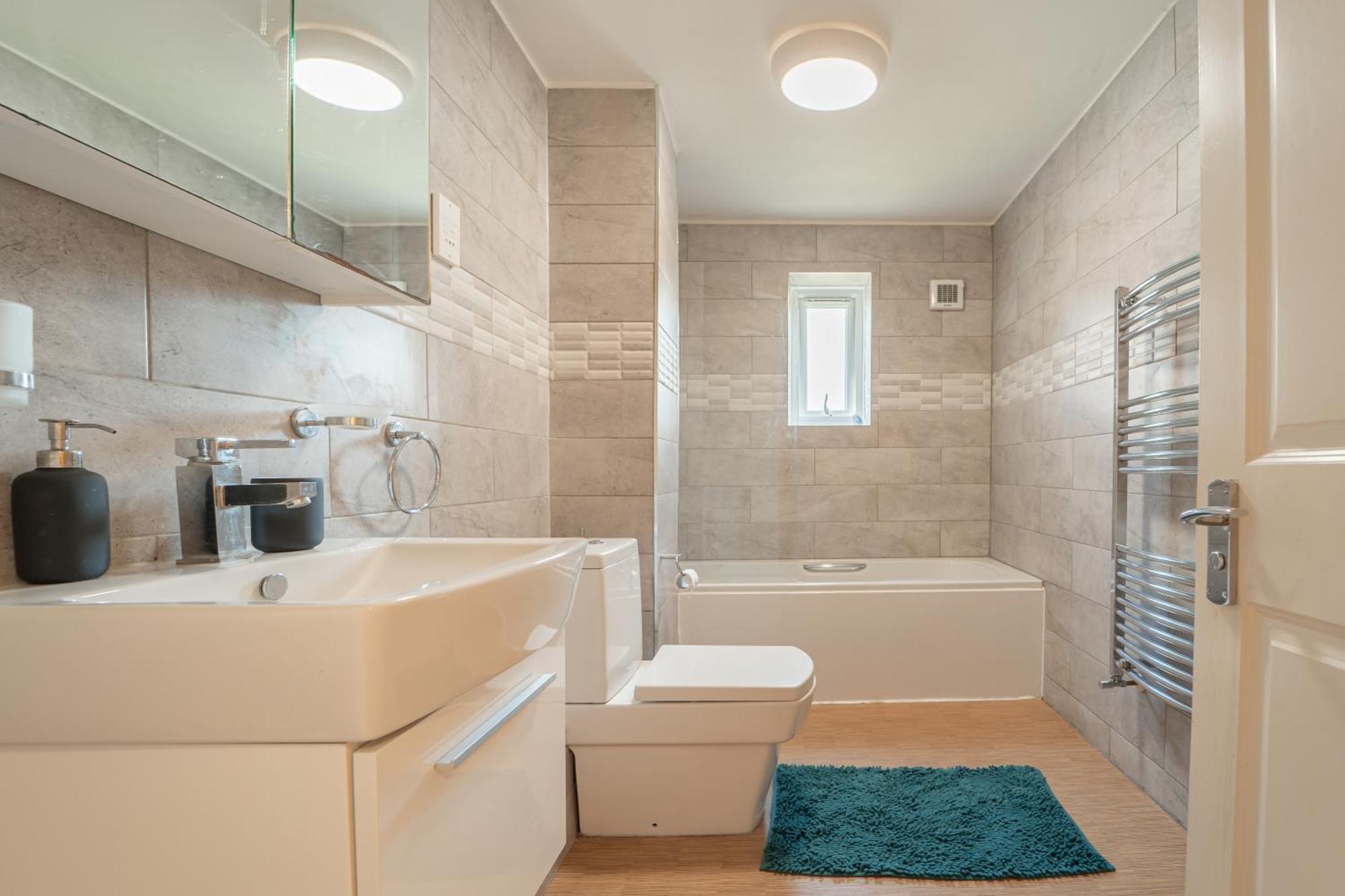 Apartment Luxury Riverview 2bed Apt- 5 Mins From Excel London, Canary Wharf, 02 Arena - Free Parking - Playstation 4 Provided London