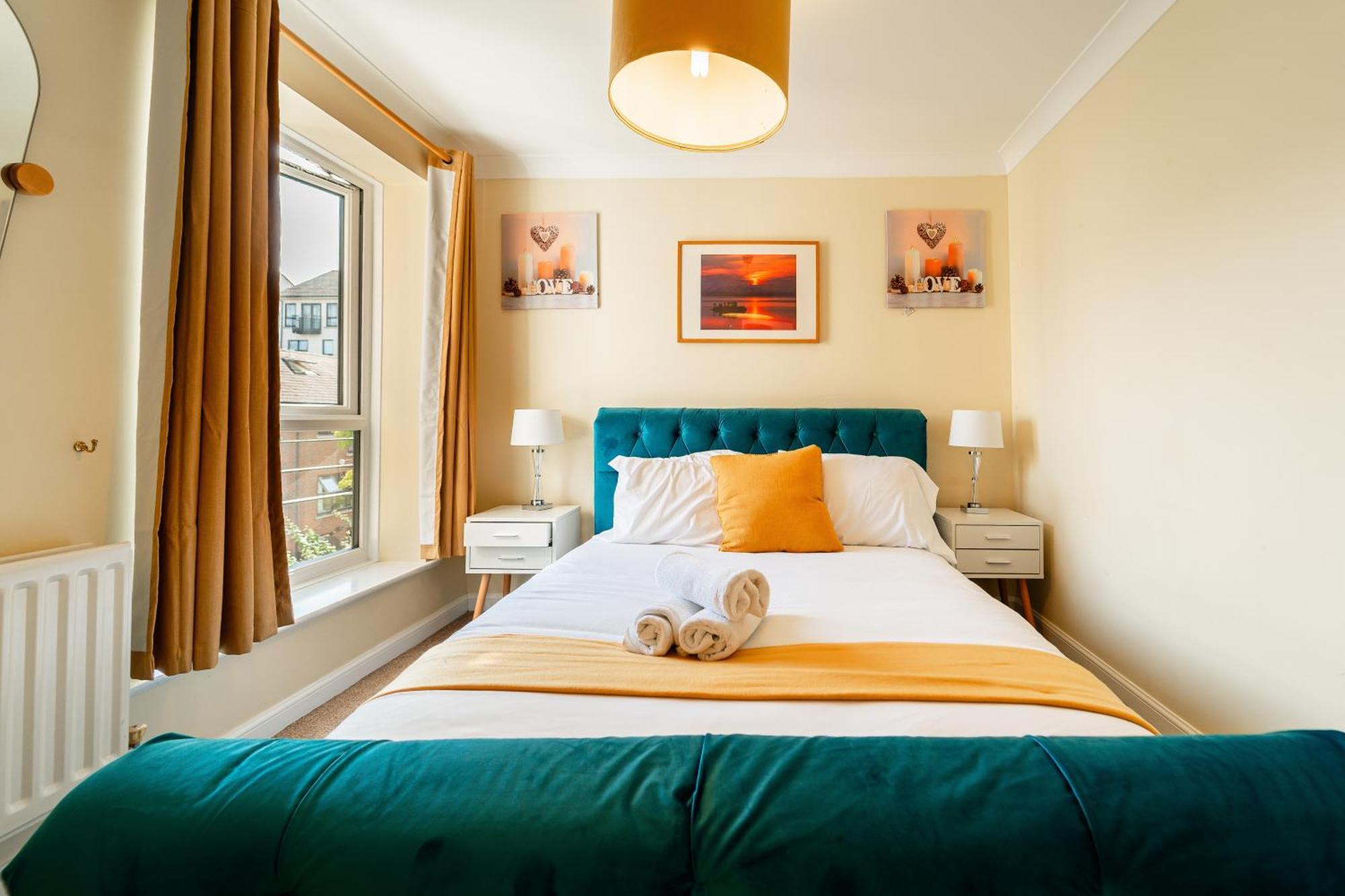 Luxury Riverview 2bed Apt- 5 Mins From Excel London, Canary Wharf, 02 Arena - Free Parking - Playstation 4 Provided London