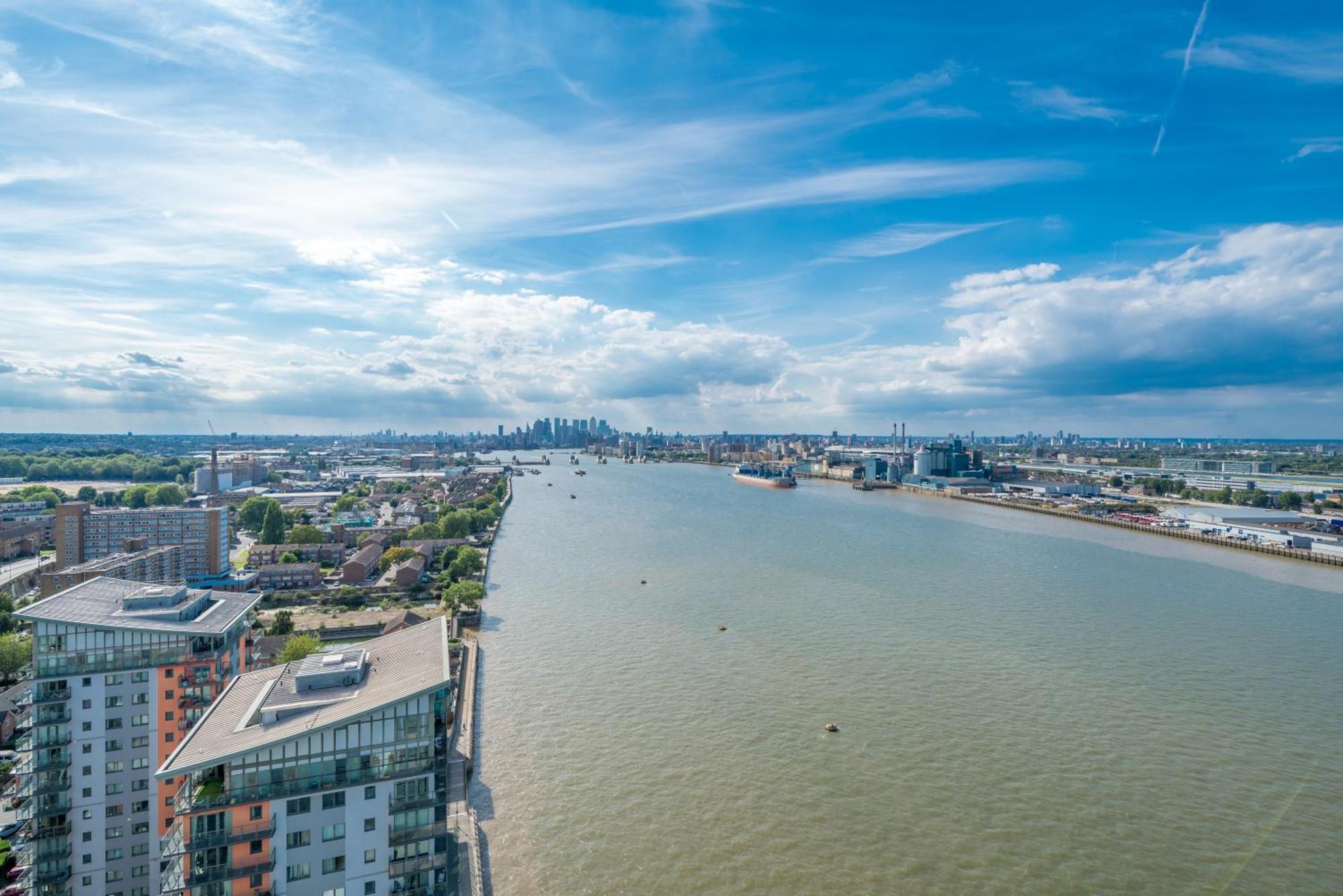Appartement Skyvillion - River Thames Floor By Woolwich Ferry, Mins To Excel, O2 Arena , Airport With Parking