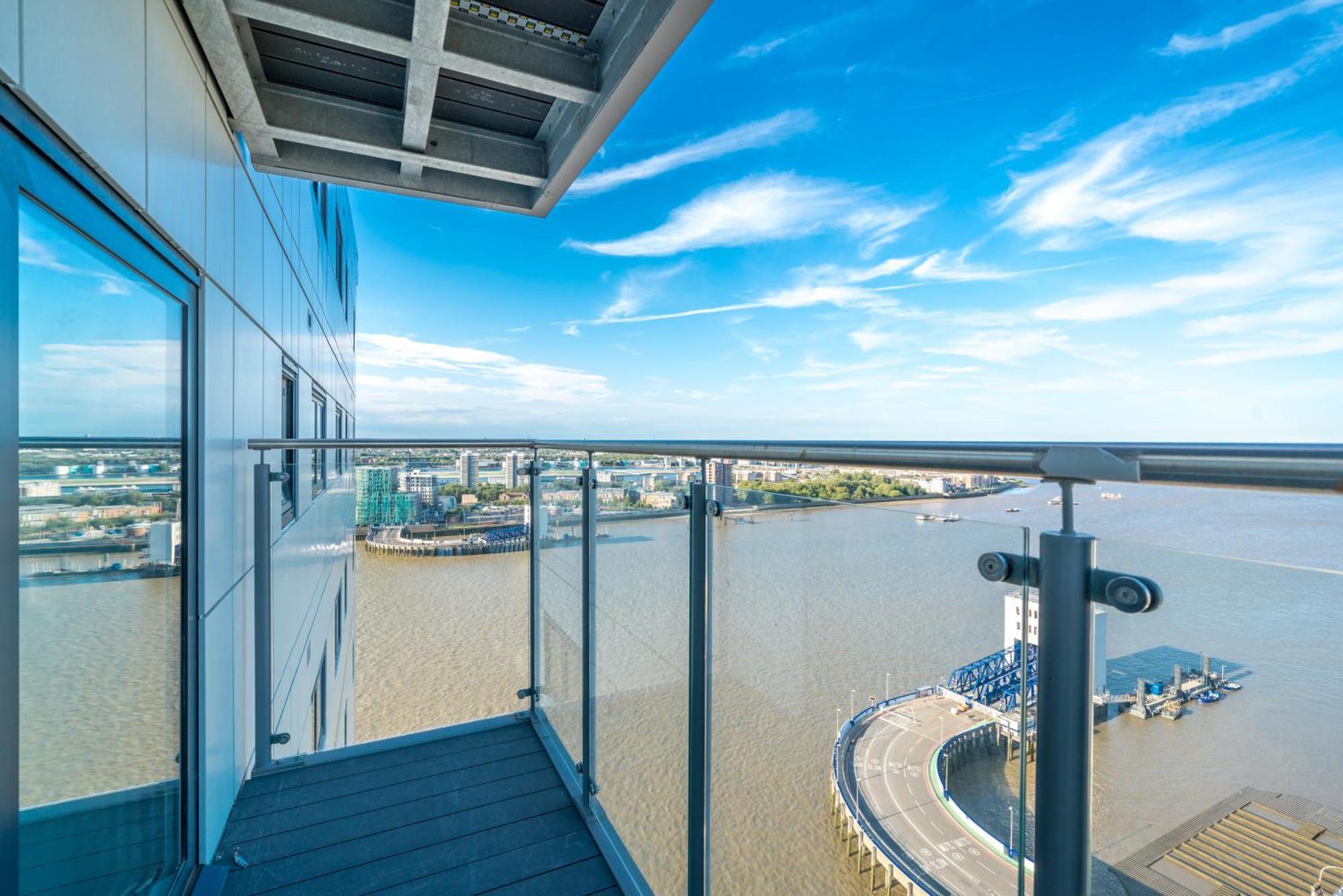 Appartement Skyvillion - River Thames Floor By Woolwich Ferry, Mins To Excel, O2 Arena , Airport With Parking