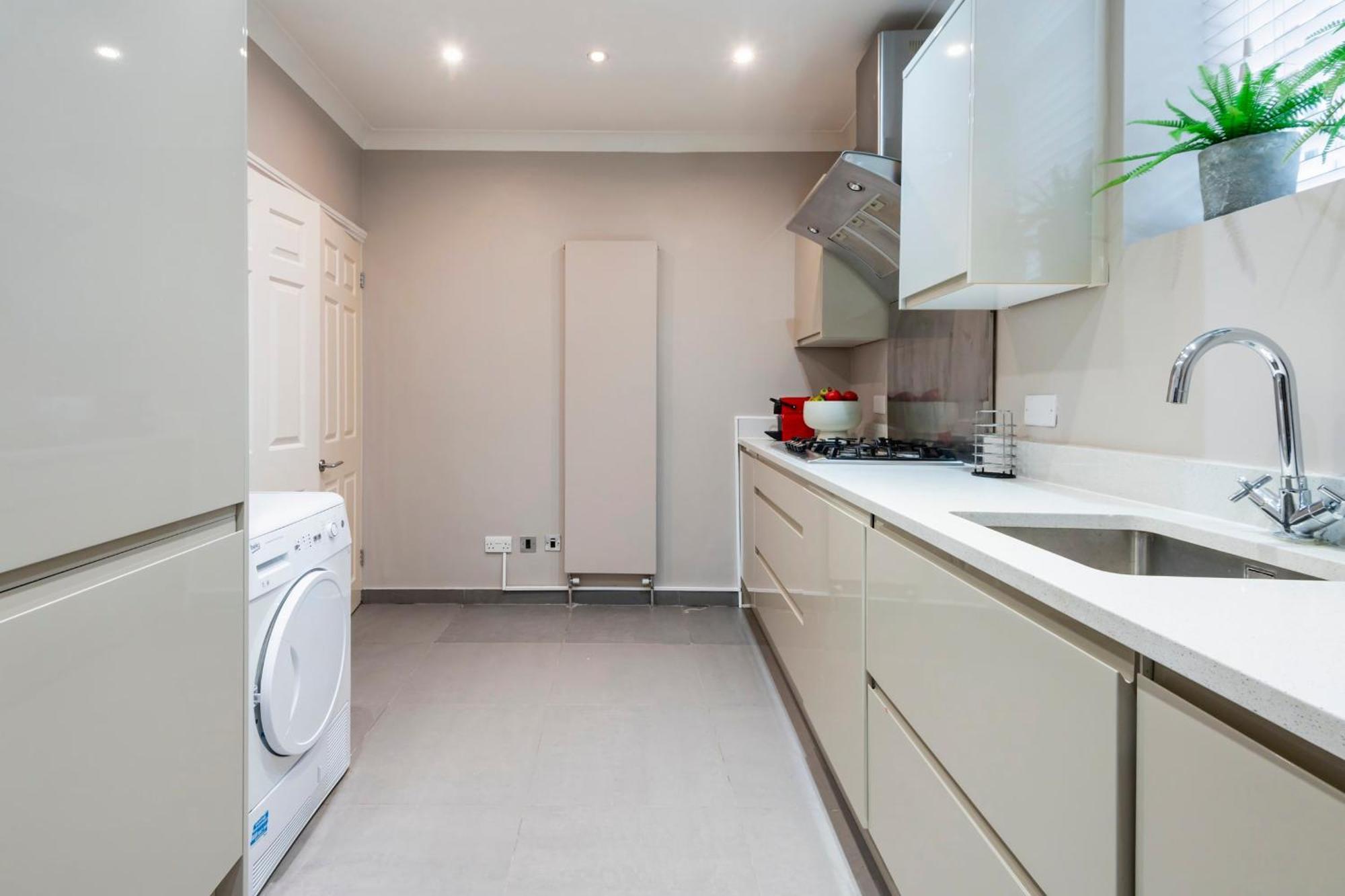 Hampstead Garden Flat-hosted By Sweetstay Apartment