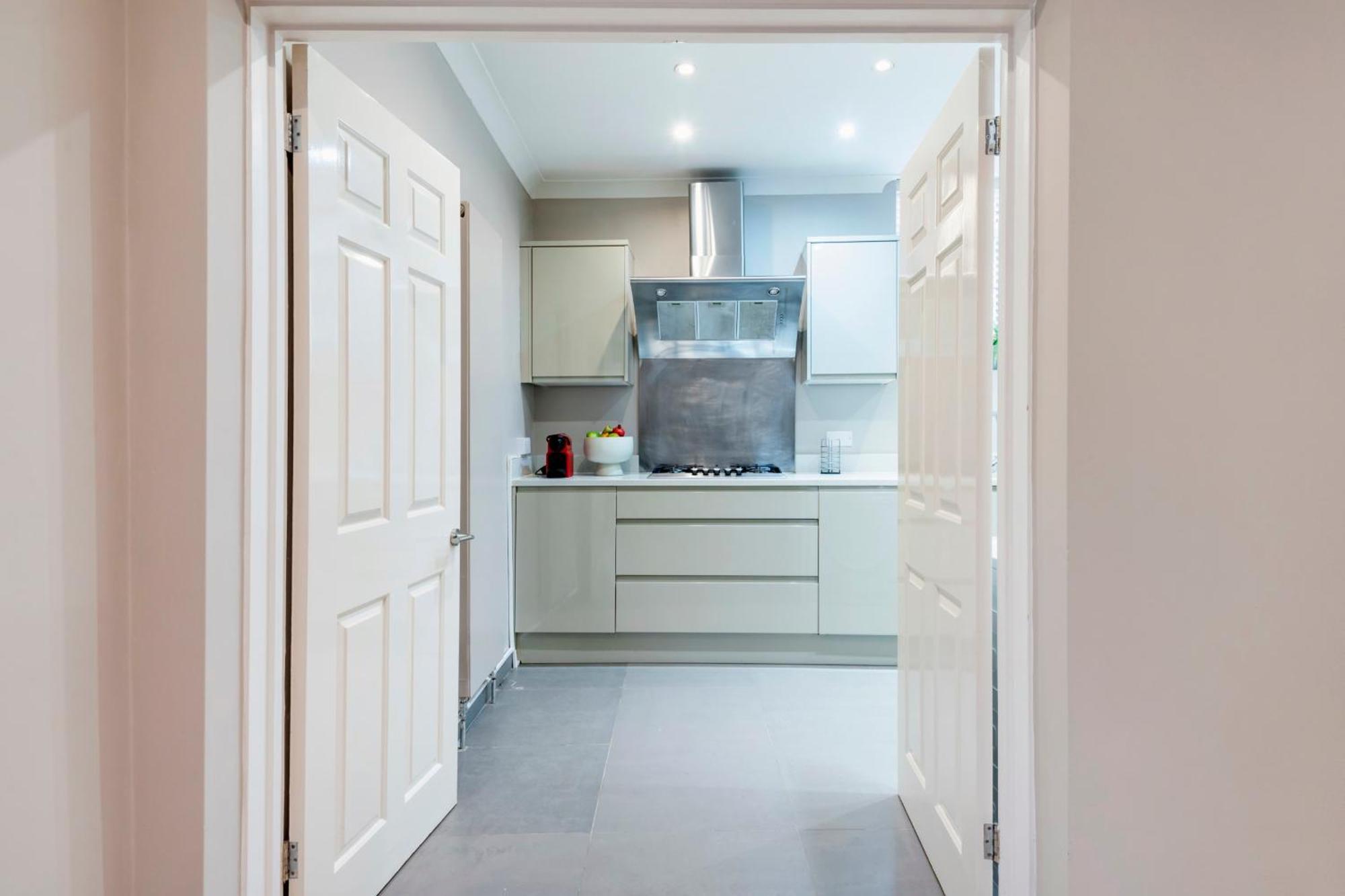 Apartment Hampstead Garden Flat-hosted By Sweetstay *