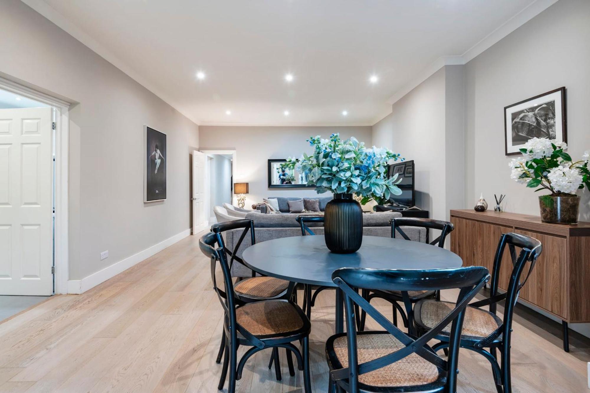 Apartment Hampstead Garden Flat-hosted By Sweetstay