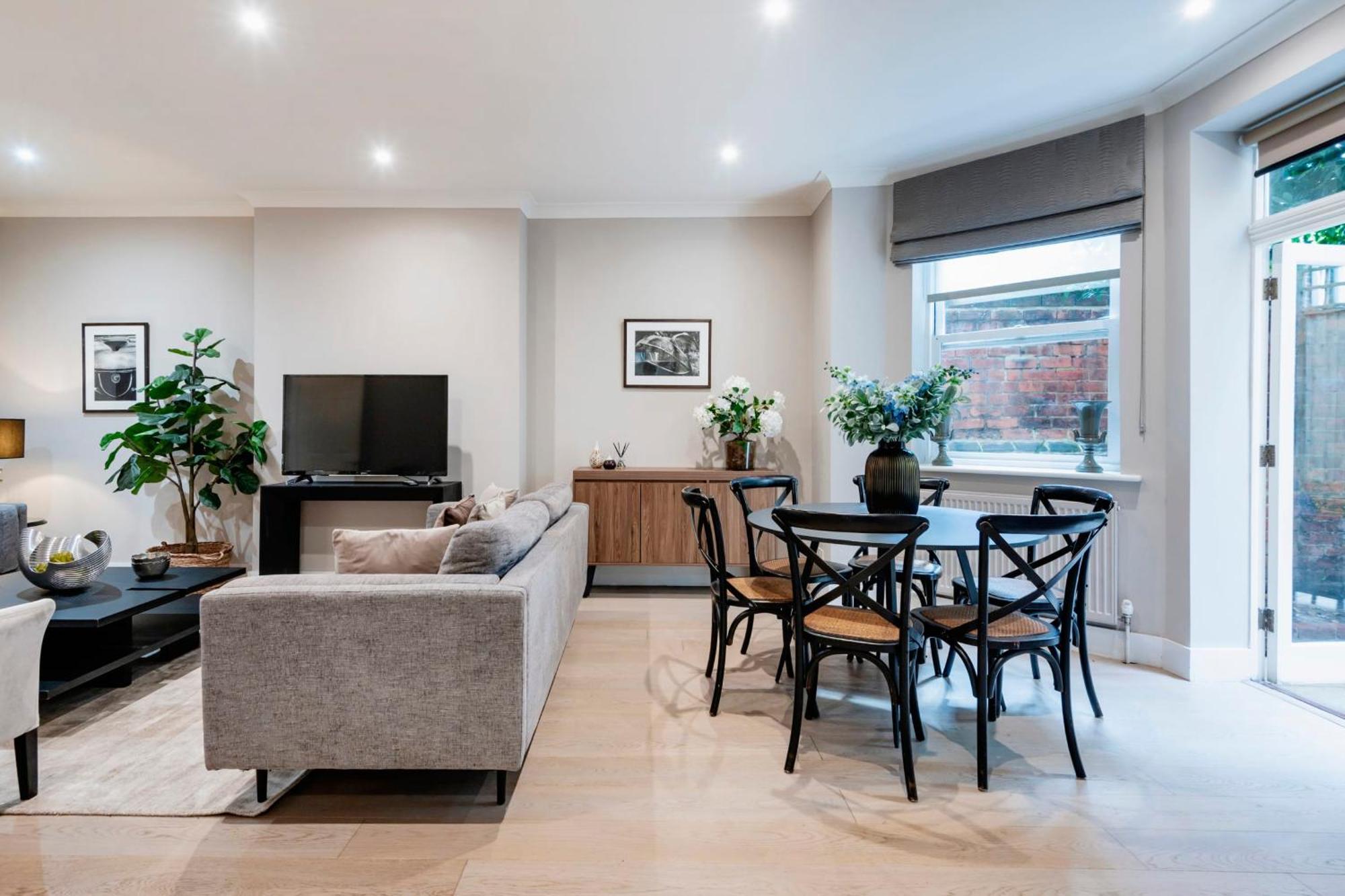Hampstead Garden Flat-hosted By Sweetstay Apartment London