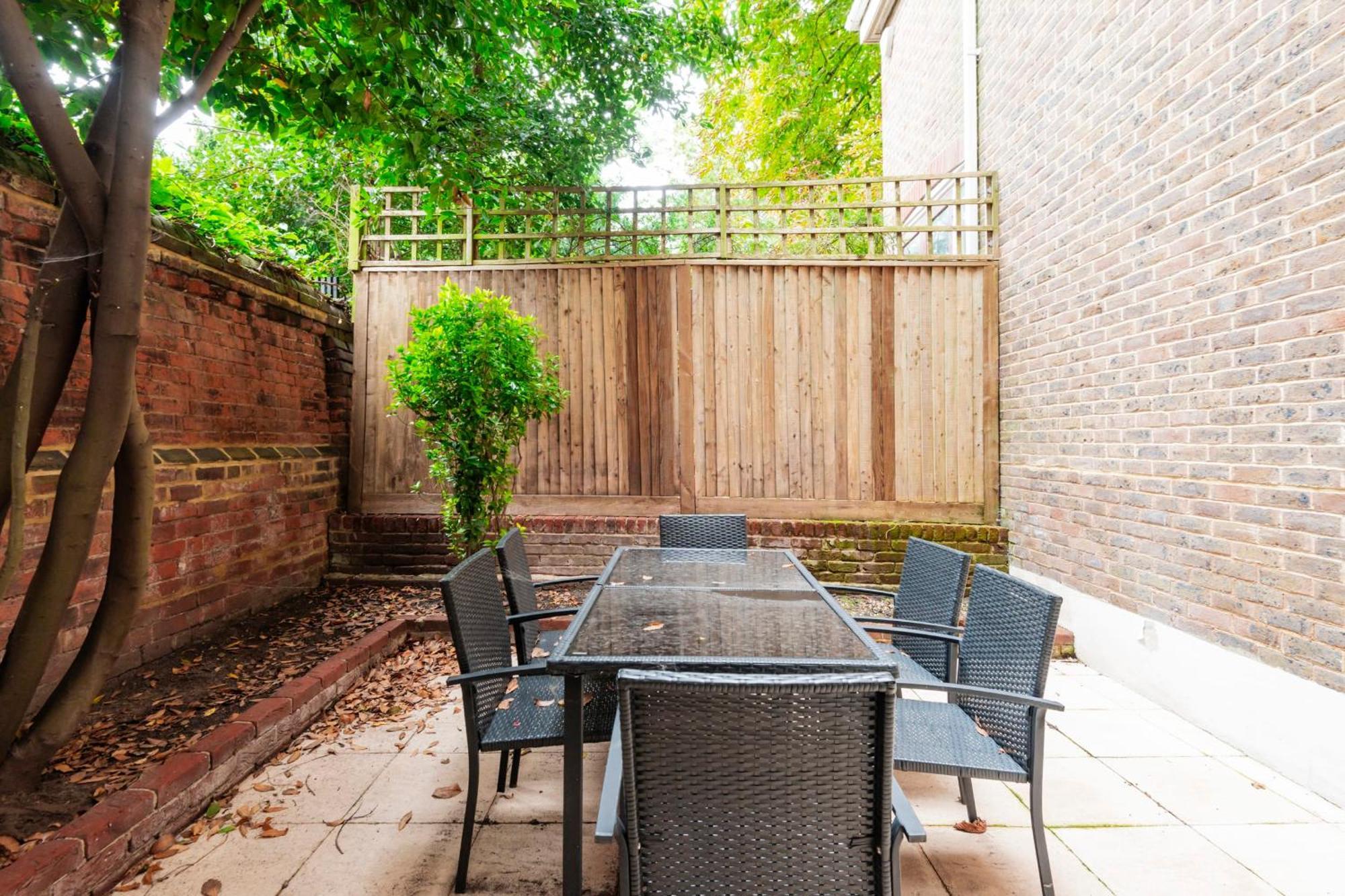 Hampstead Garden Flat-hosted By Sweetstay * London