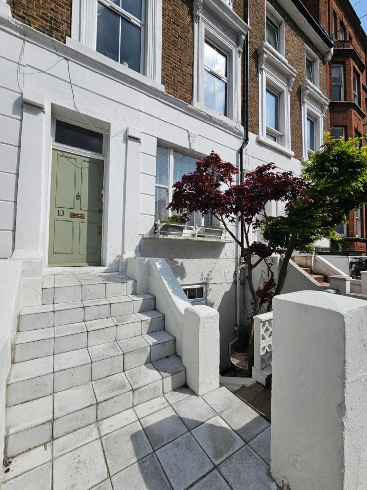 Apartment Spacious & Renovated 1-bed Garden Flat In