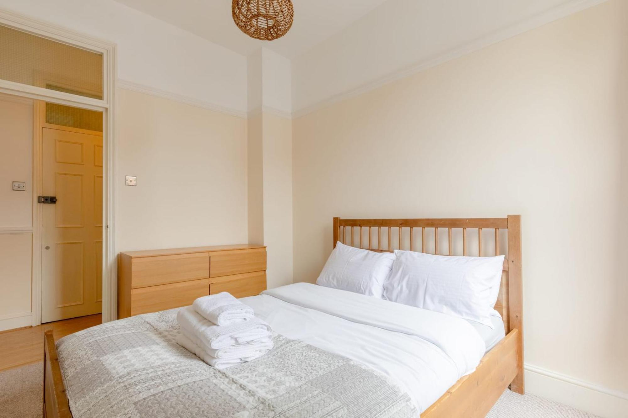 Roomy 3bd By Hampstead Heath! London