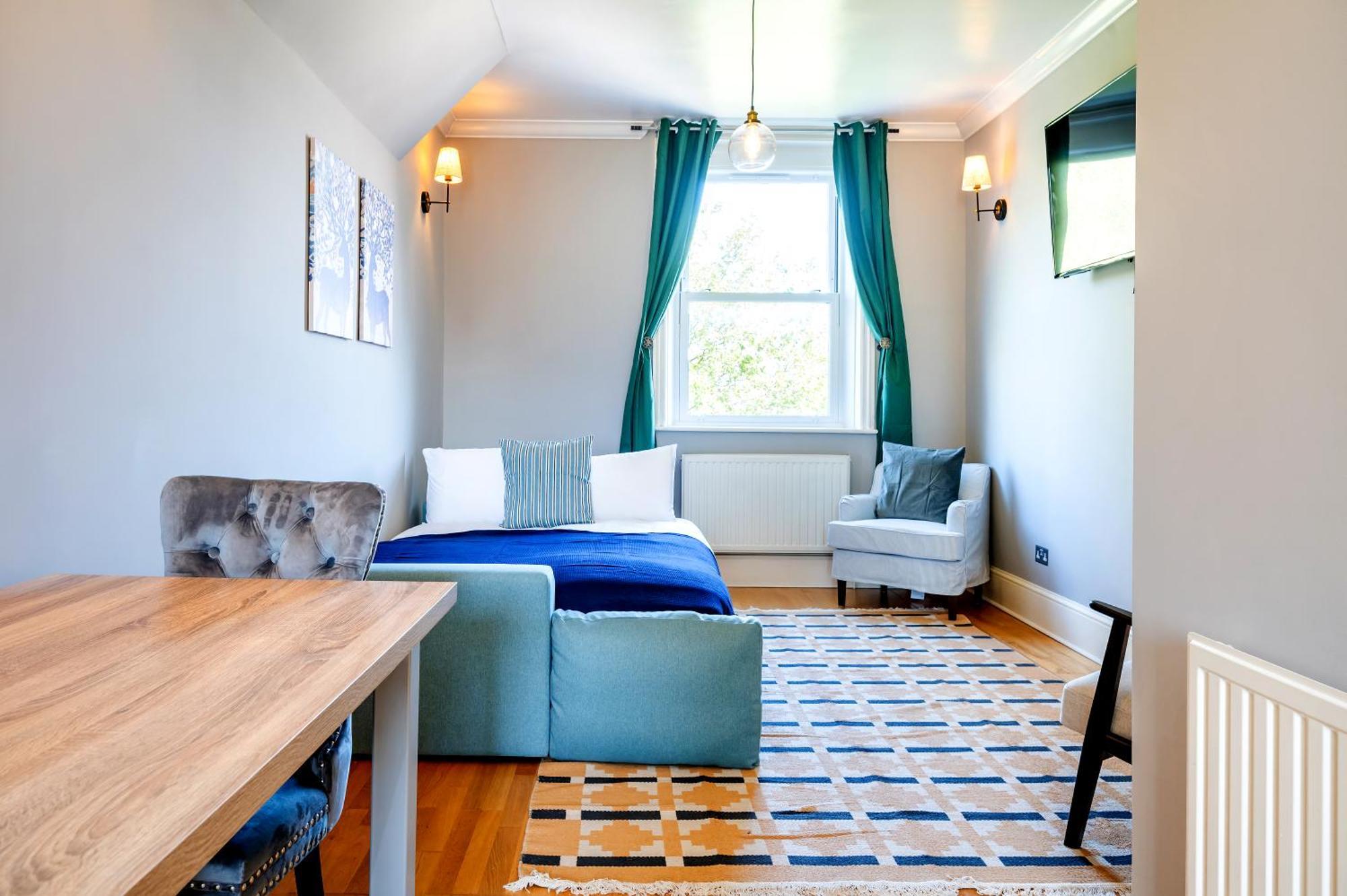 Large 1 Bedroom In Center Of Londra