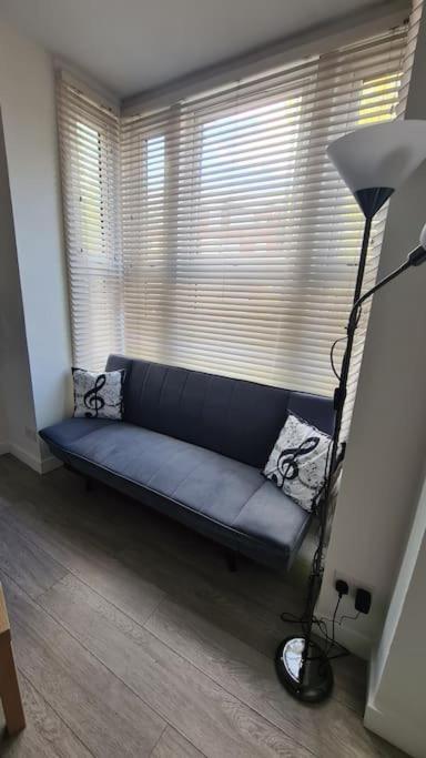 Beethoven St One Bedroom Flat - 3 Beds Up To 4 Adults Lejlighed London