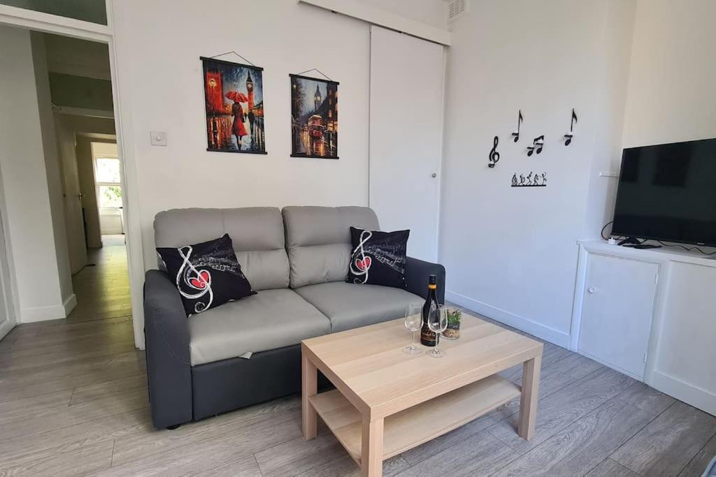 Beethoven St One Bedroom Flat - 3 Beds Up To 4 Adults Lejlighed London