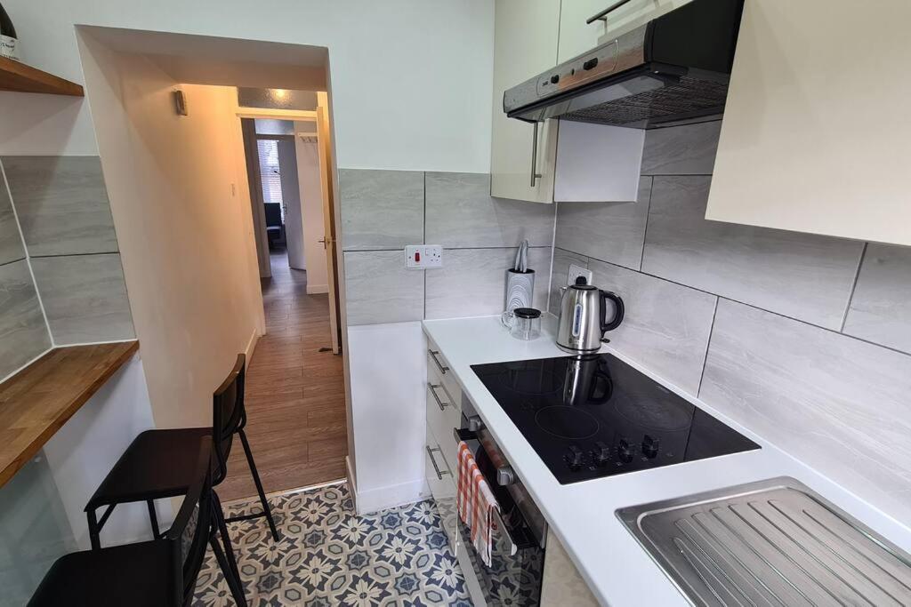 Beethoven St One Bedroom Flat - 3 Beds Up To 4 Adults Londres
