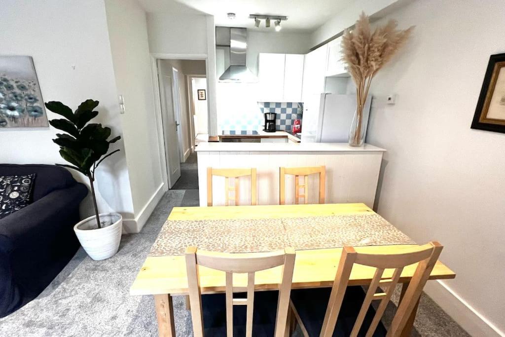 Cozy 3 Bed Flat Near To Station * Londres